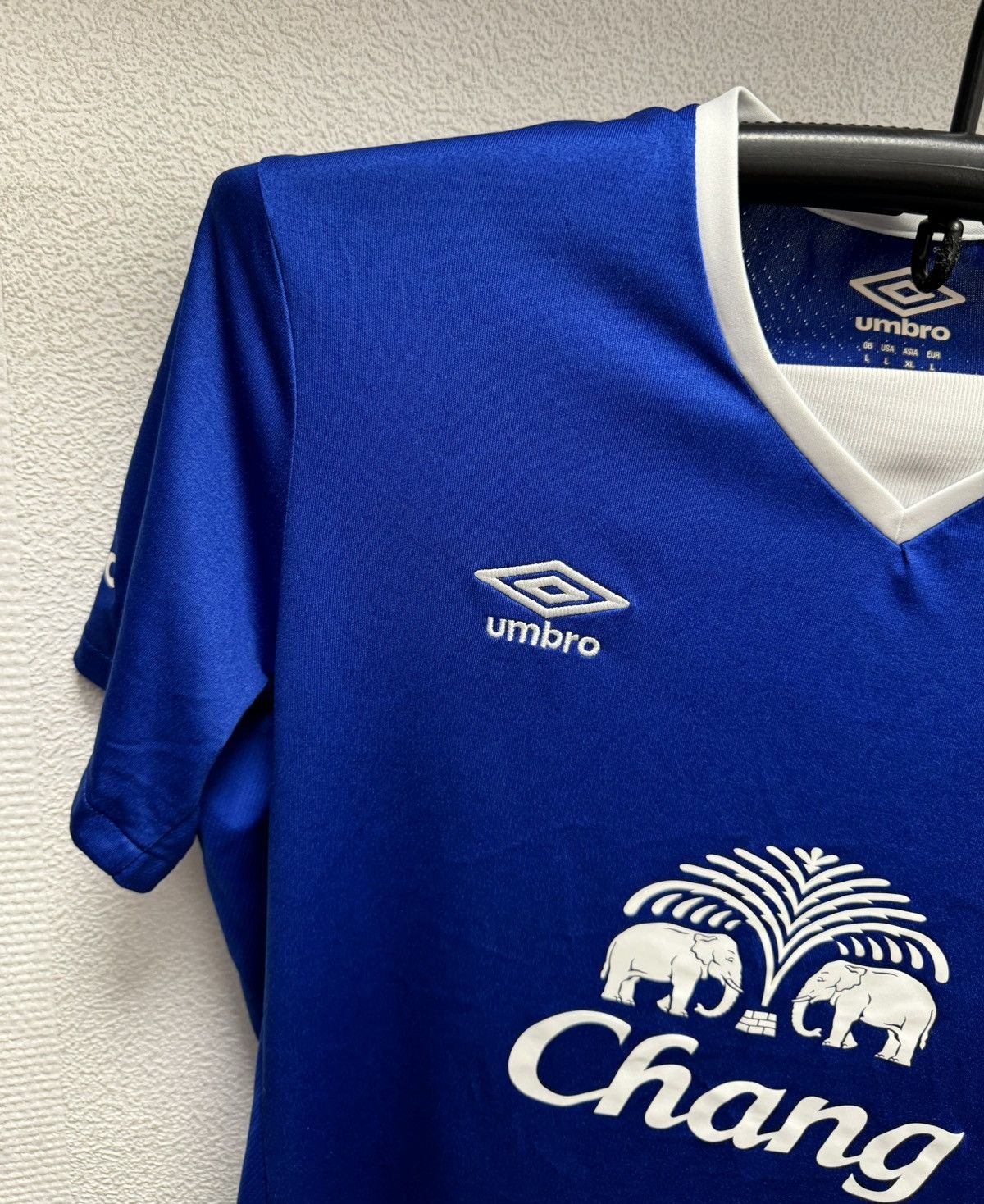 Umbro Everton umbro soccer jersey Chang L sz vintage Size US L / EU 52-54 / 3 - 6 Thumbnail