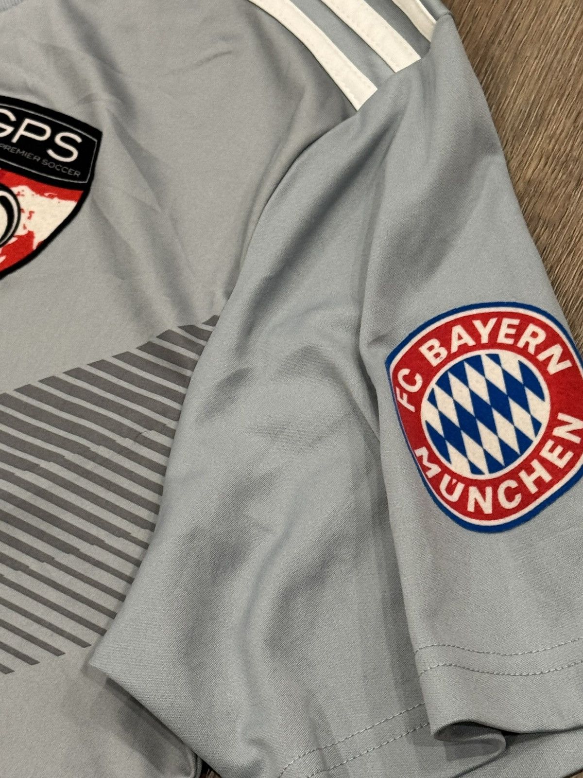 Adidas Adidas Global Premier Soccer FC Bayern Munchen Adidas #2 Size US M / EU 48-50 / 2 - 7 Thumbnail