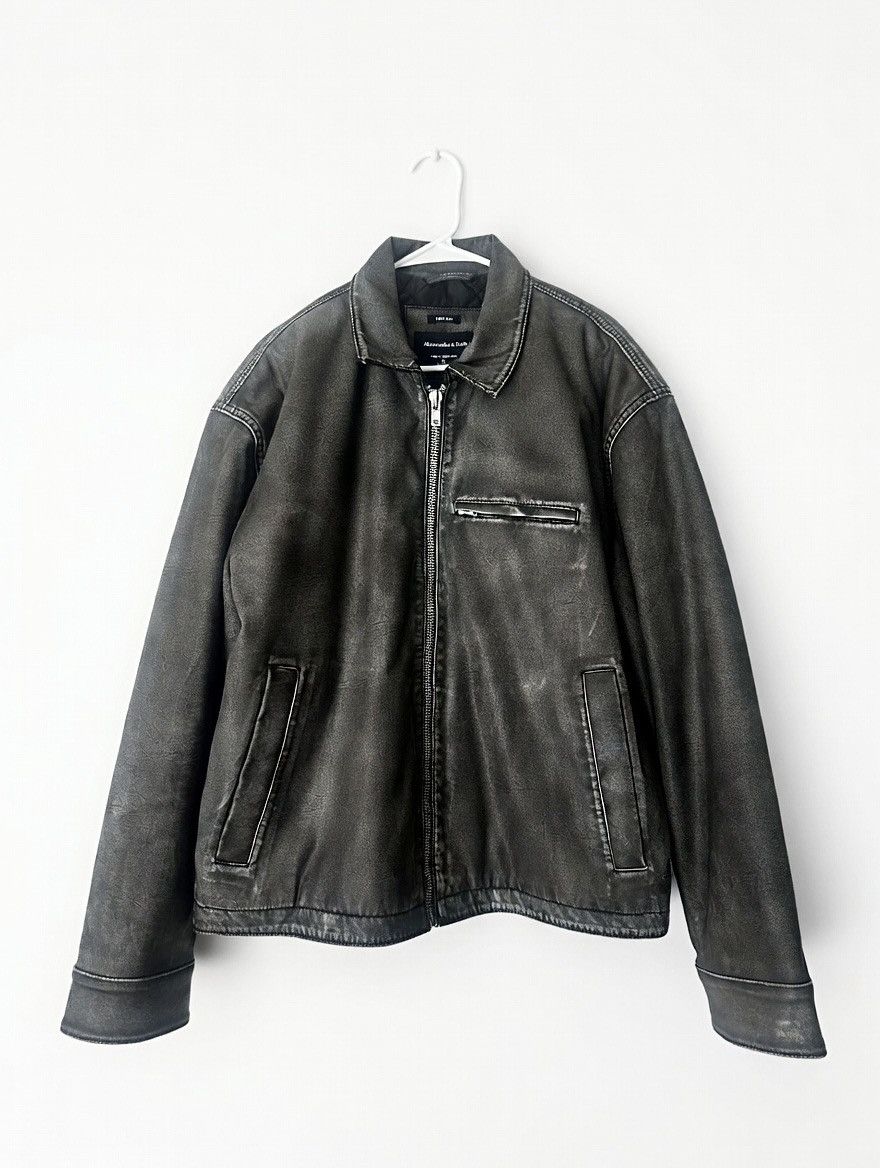 Abercrombie & Fitch Cropped Vegan Leather Zip Trucker Jacket Size US XL / EU 56 / 4 - 2 Thumbnail