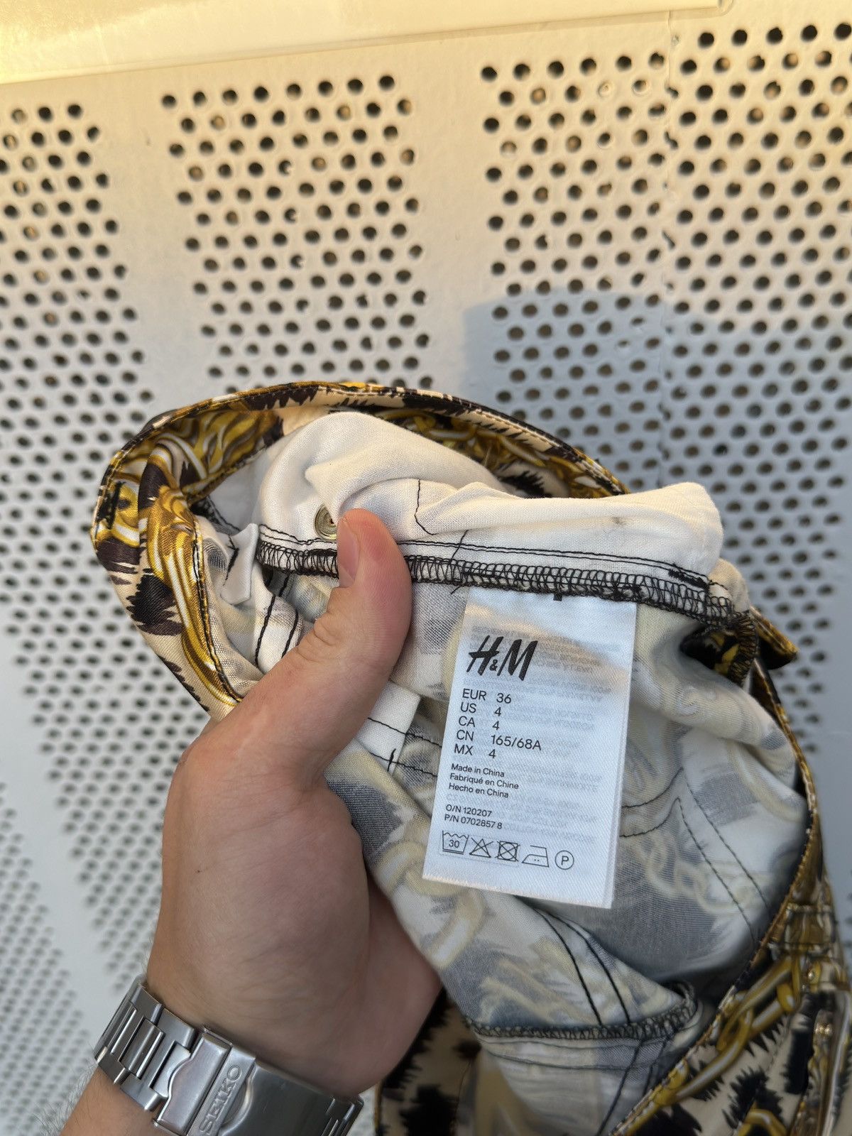 H&M × Moschino MOSCHINO H&M Women's Gold Chain Iconic Pants Size 36 US 4 Size 27" / US 4 / IT 40 - 10 Thumbnail