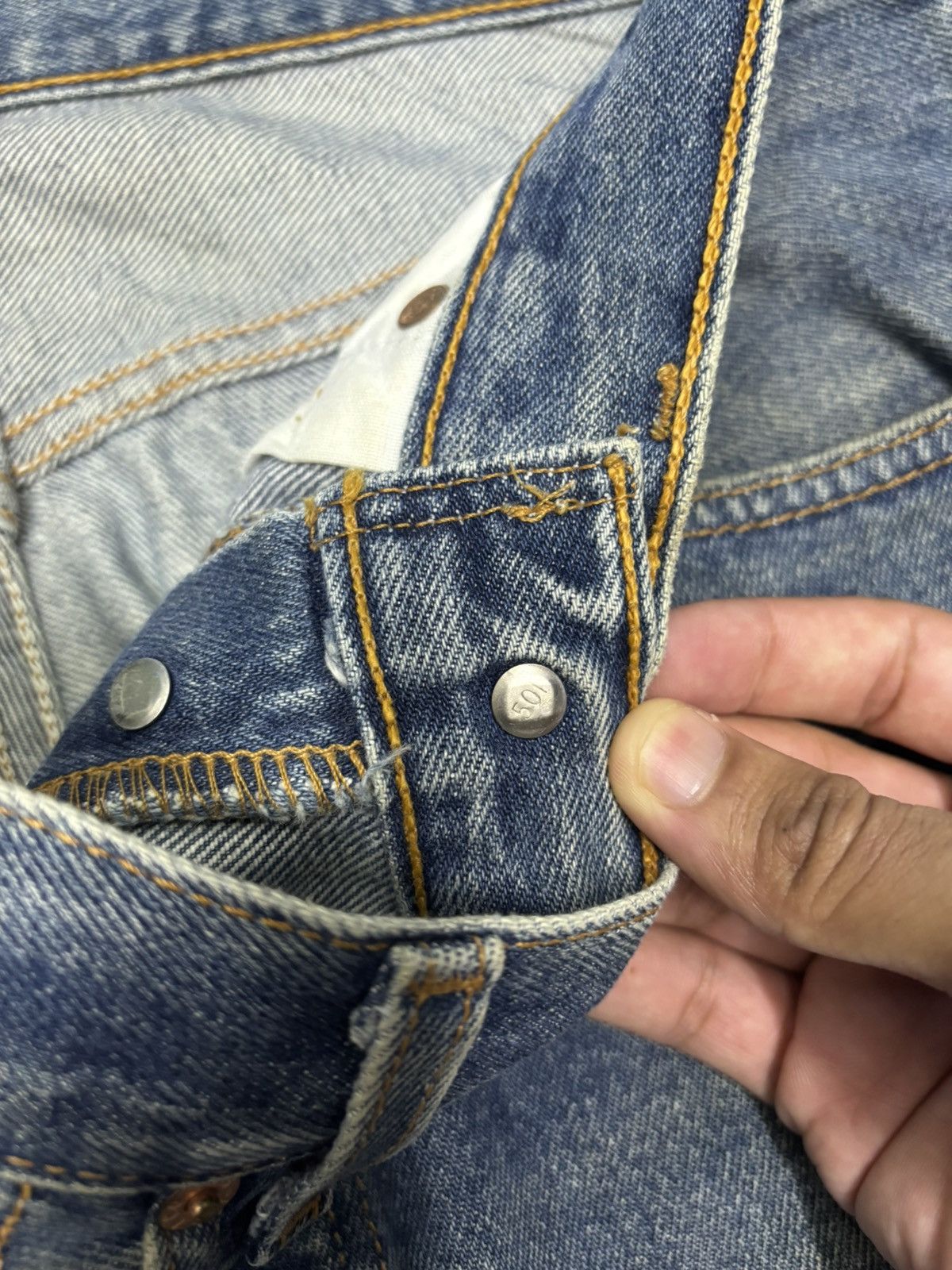 Levi's VINTAGE LEVIS 501 DISTRESSED DENIM JEANS Size US 31 - 13 Thumbnail