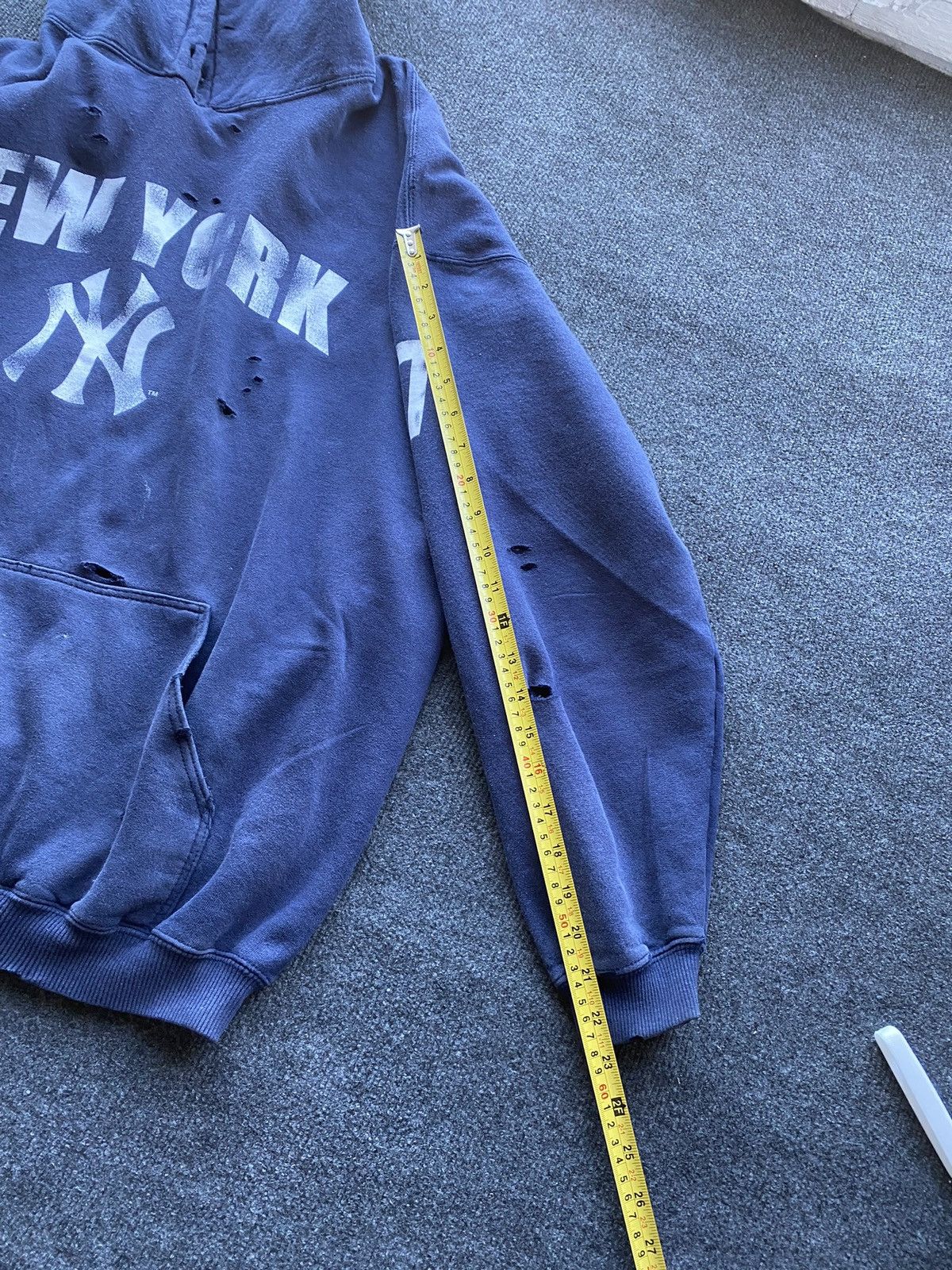 New York Yankees 🔥New York Yankees Vntg Distressed Hoodie mens xl rare Size US XL / EU 56 / 4 - 8 Thumbnail