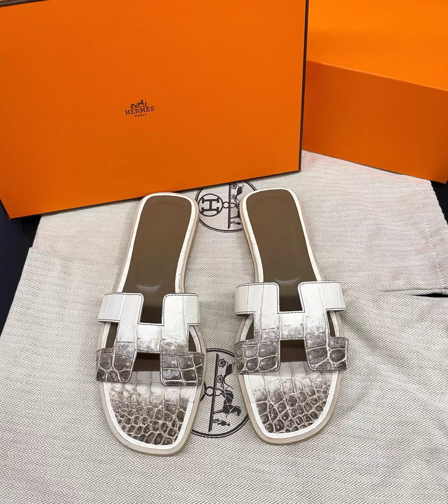 Hermes Hermes Women's Himalayan Crocodile H Slipper Size 37.5 Size US 7 / IT 37 - 1 Thumbnail