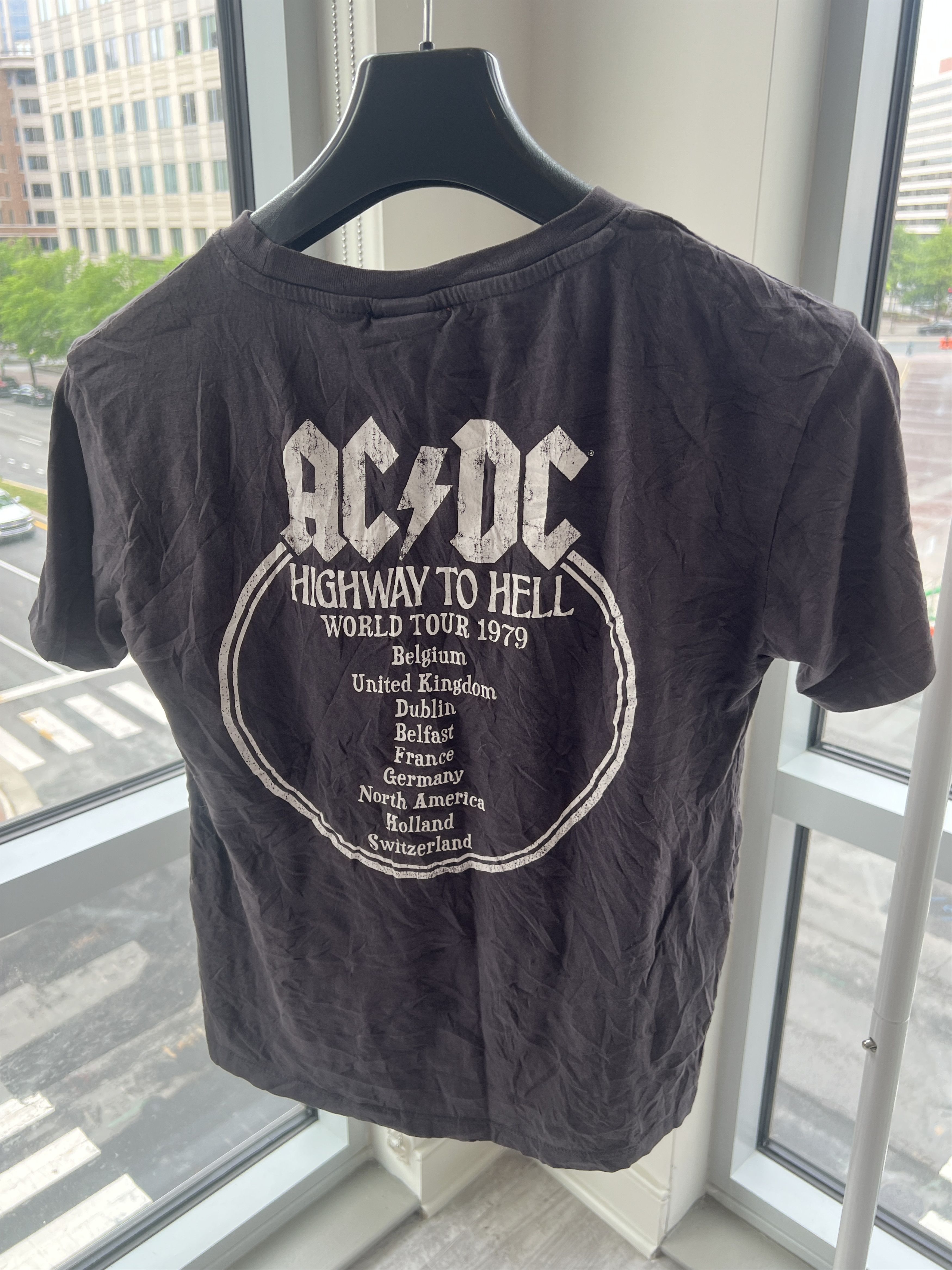 H&M HM AC/DC Live World Tour 79 Highway To Hell Graphic Tee Size S / US 4 / IT 40 - 2 Thumbnail