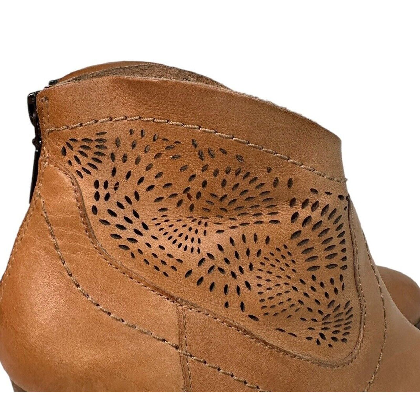 Ugg UGG Charlotte Perforated Tan Leather Cowgirl Ankle Booties 7 Size US 7 / IT 37 - 3 Thumbnail