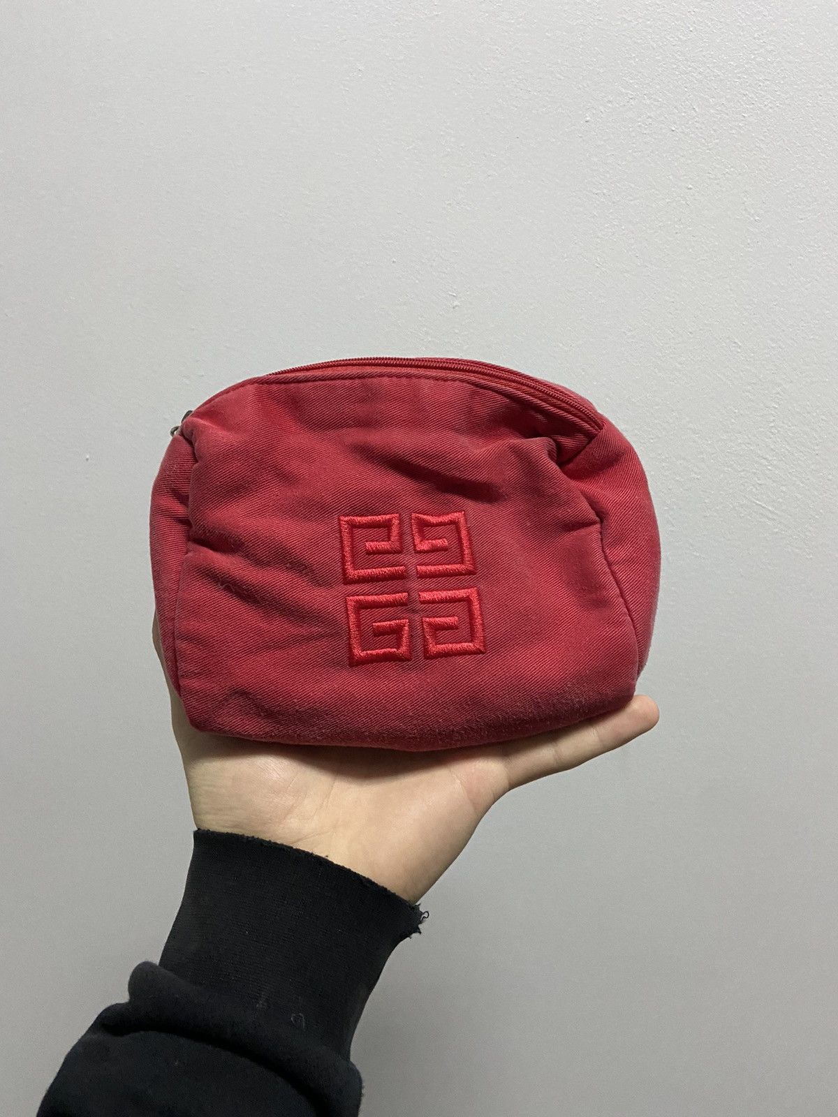 Givenchy × Vintage Givenchy pouch big logo small bag zip vintage Size ONE SIZE - 1 Thumbnail