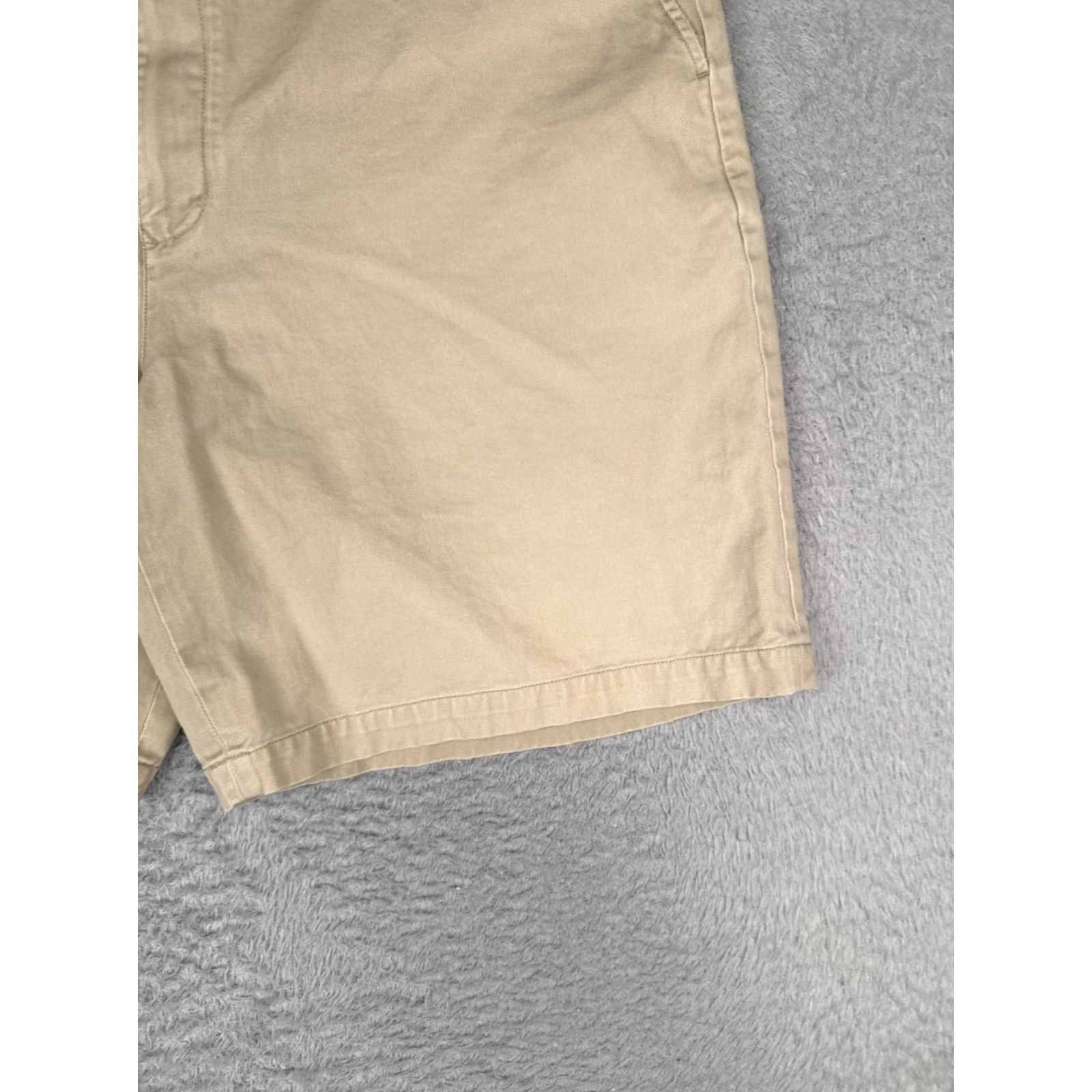 Tommy Hilfiger Tommy Hilfiger Shorts Mens 40 Beige Canvas Chino Flat Front 8 Inseam Casual Size US 40 / EU 56 - 2 Thumbnail