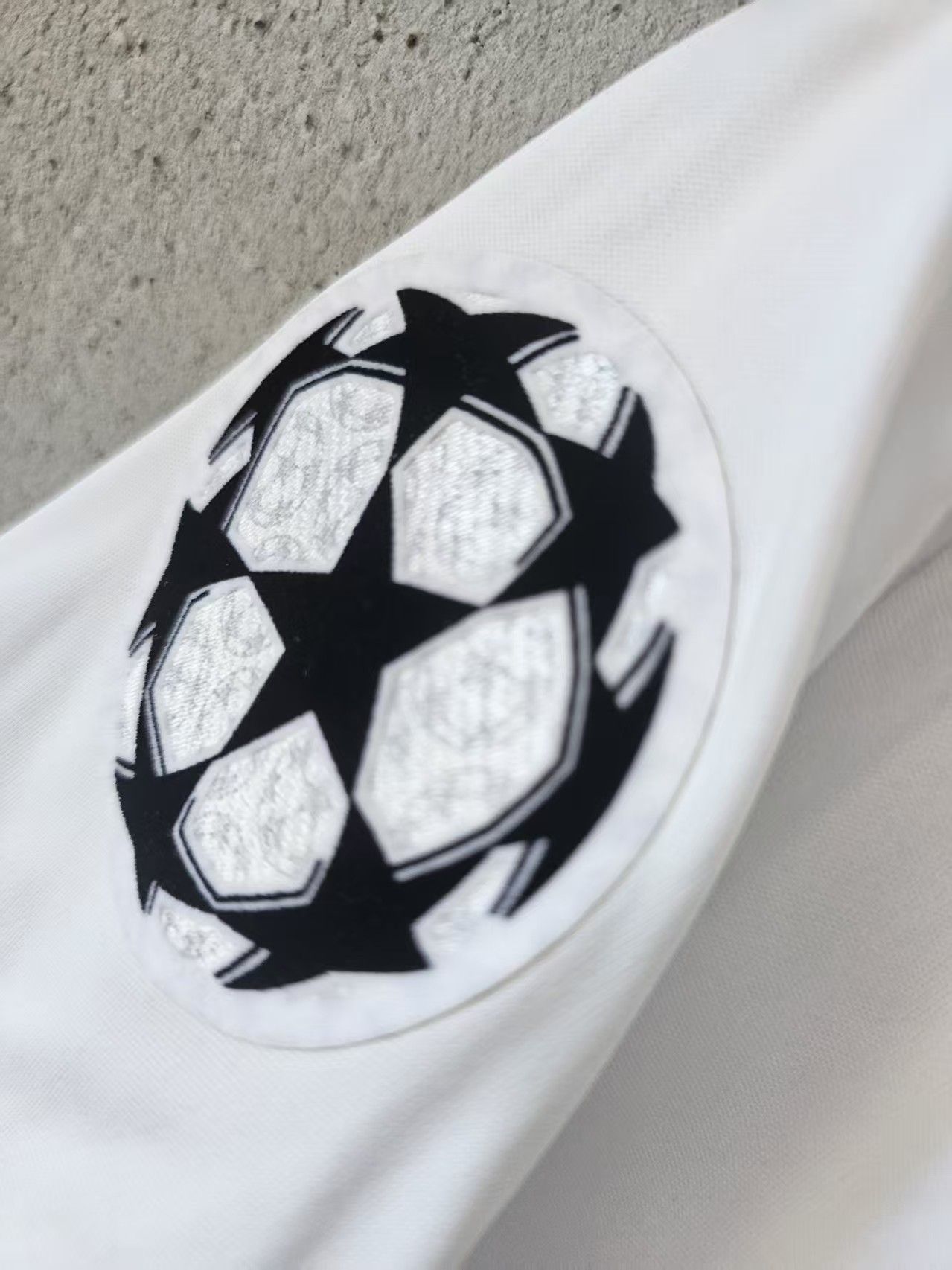 Other 2011 2012 Real Madrid #9 Karim Benzema Jersey Home Size US XL / EU 56 / 4 - 4 Thumbnail