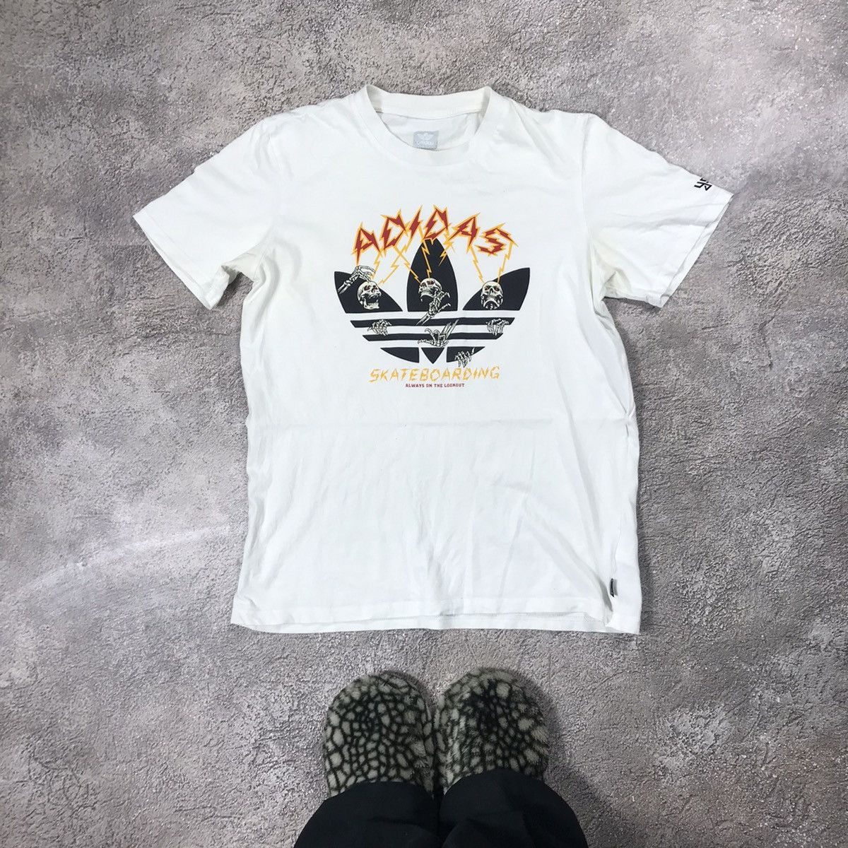 Vintage Vintage Y2K Adidas Graphic Tee Skulls Skate Streetwear M Size US M / EU 48-50 / 2 - 1 Thumbnail
