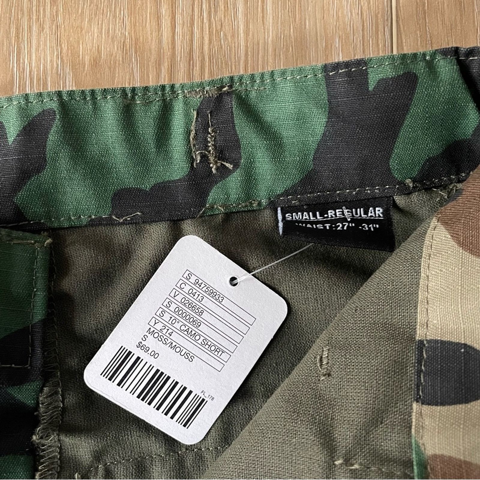 Urban Renewal Urban Outfitters Urban Renewal Remade Camo Cut-Off Short S Size 31" - 8 Thumbnail