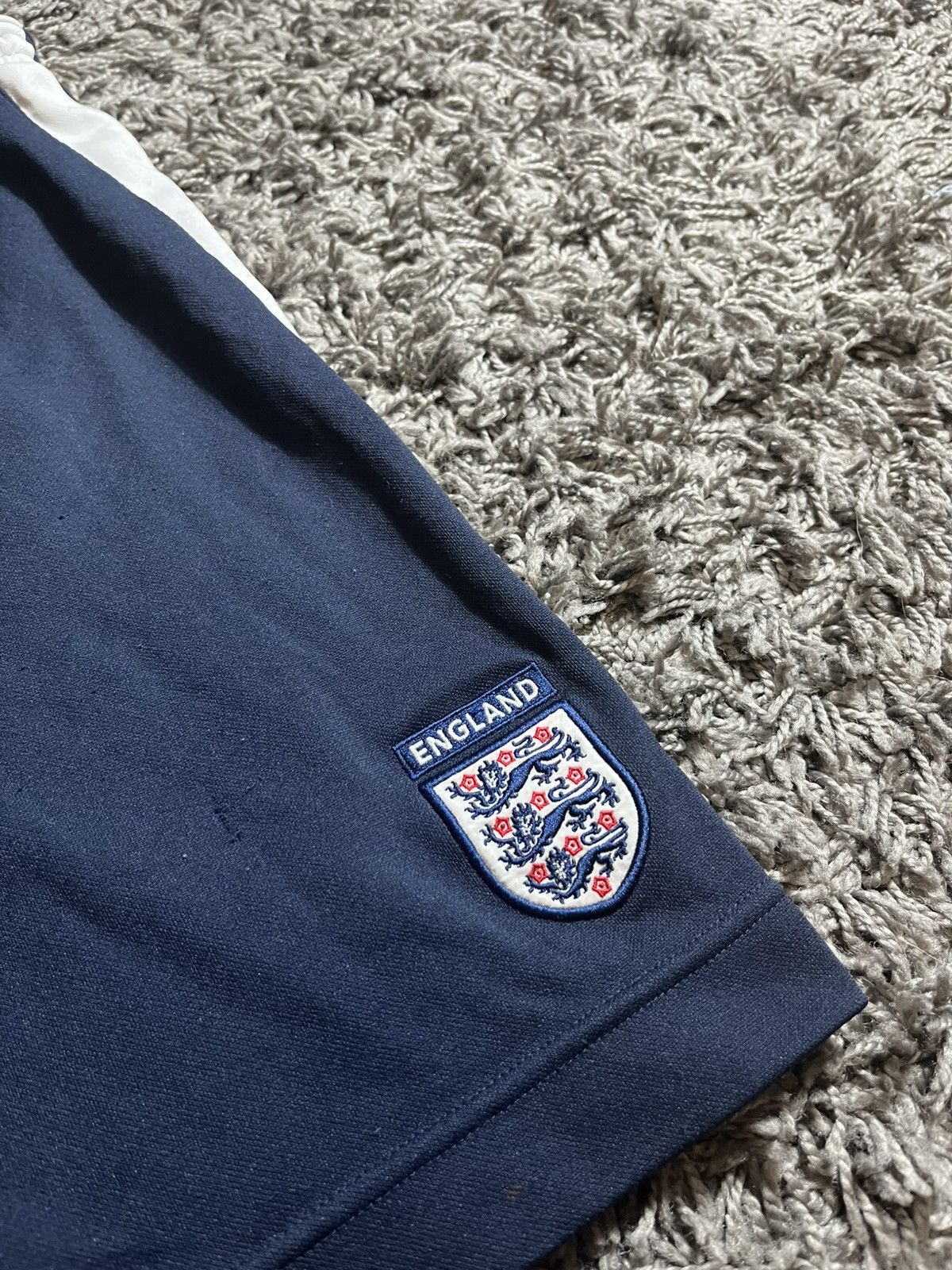 Umbro UMBRO ENGLAND AWAY 2003/04 SHORTS FOOTBALL POLYESTER Size US 30 / EU 46 - 2 Thumbnail