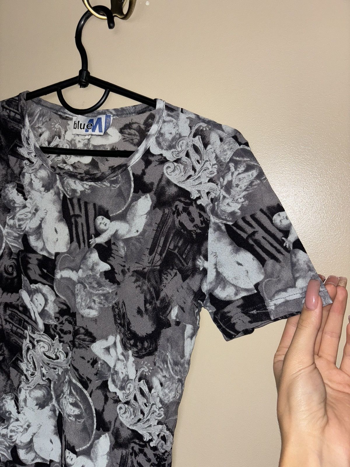 Vintage PRINTED VINTAGE MESH TEE T-SHIRT ANGELS 2000s Size ONE SIZE - 5 Thumbnail