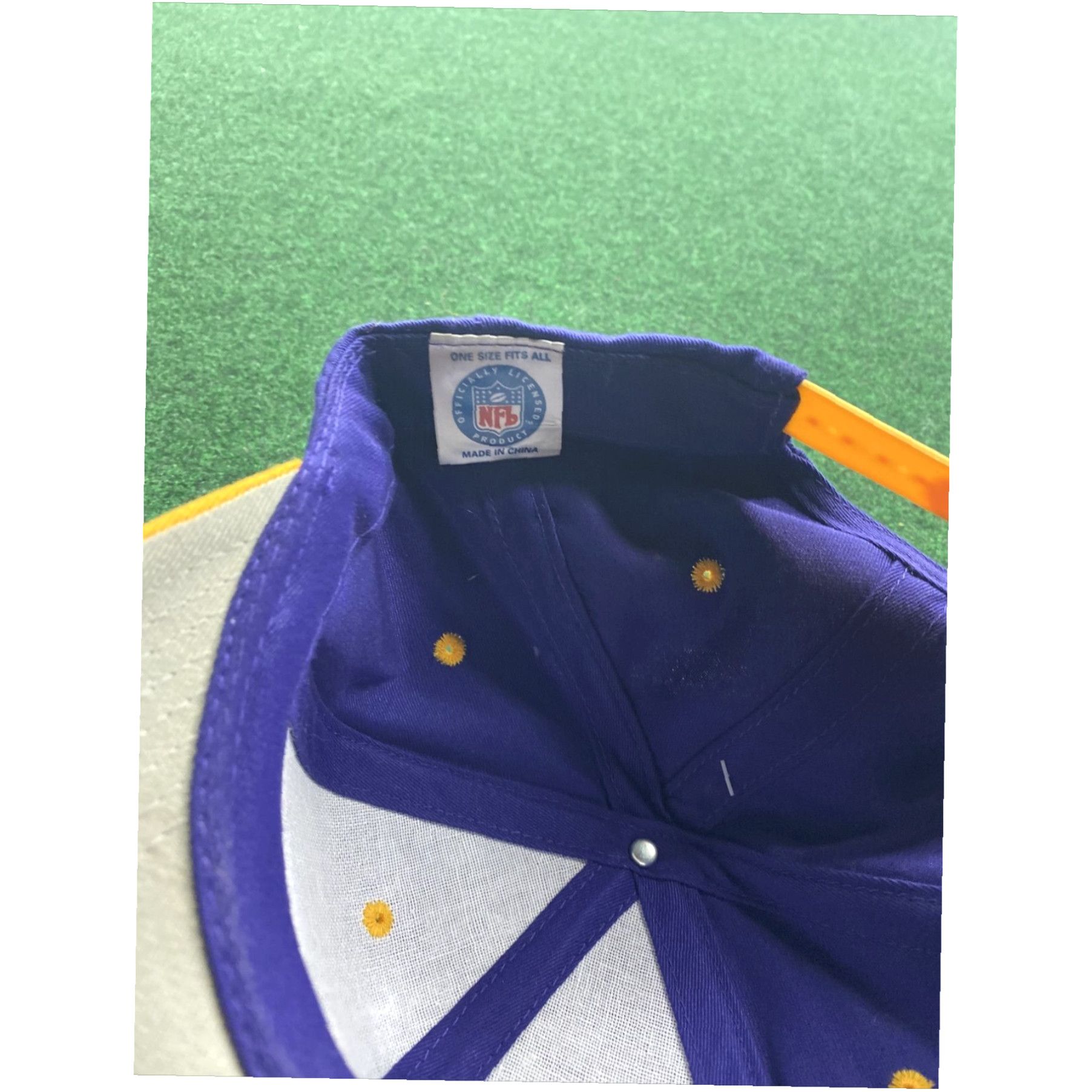 Logo Athletic NWT VTG-1990s Minnesota Vikings Randy Moss Logo Athletic snapback hat Purple Size ONE SIZE - 8 Thumbnail