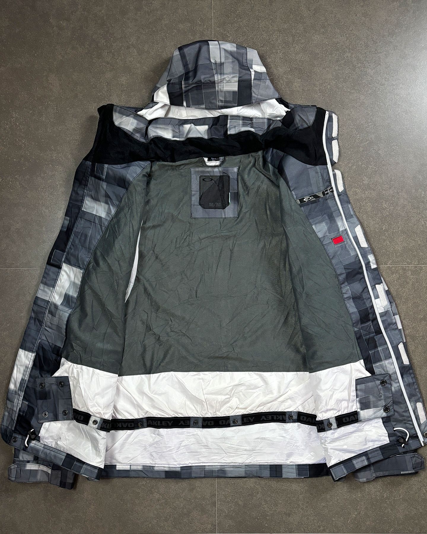 Oakley Vintage Oakley Ski Jacket Geometric AOP Size US M / EU 48-50 / 2 - 8 Thumbnail