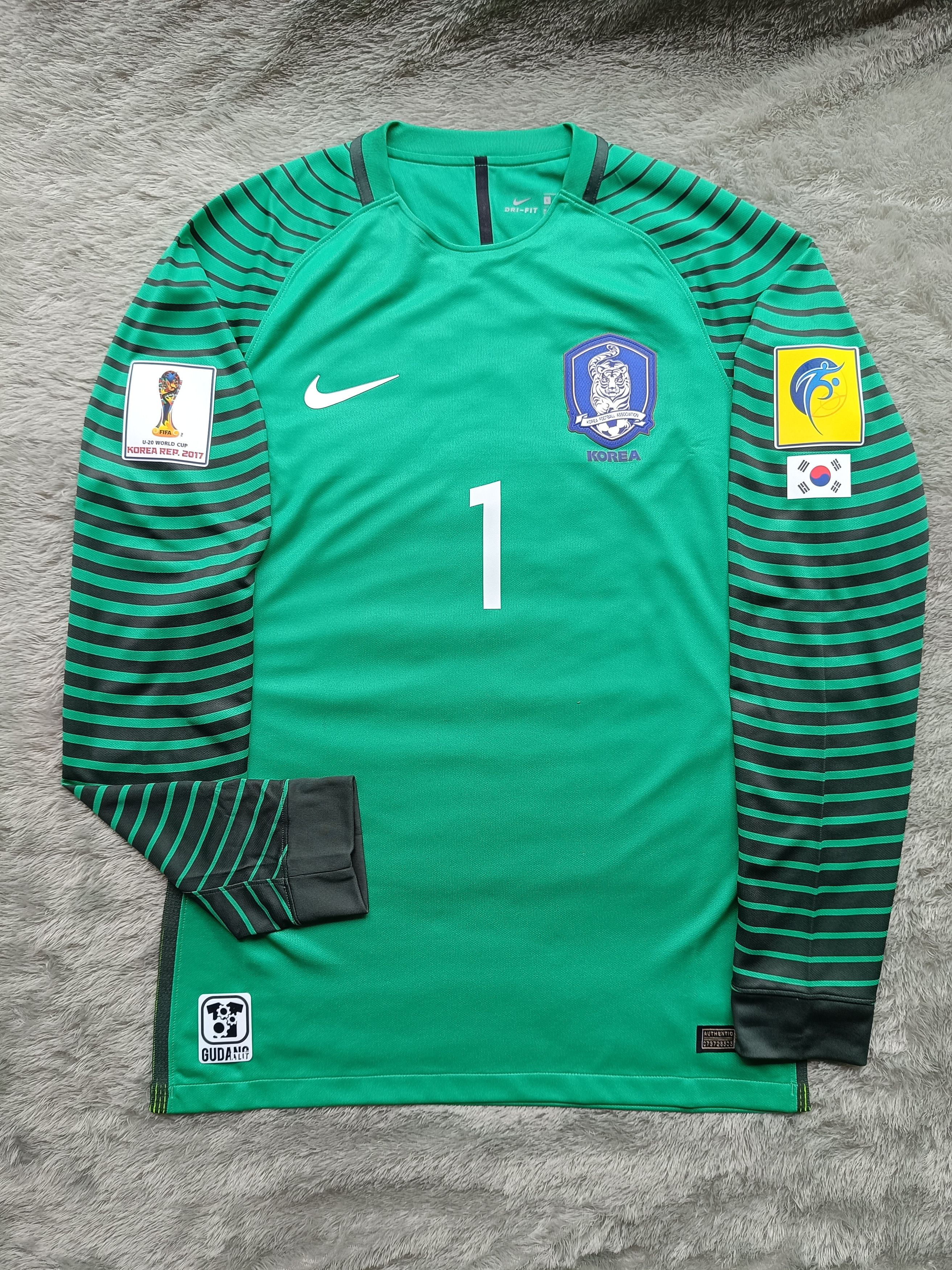 ウェア Kith Seoul South Korea Soccer Jersey KITH Seoul Soccer Jersey just landed! 🏆 Items from the hottest