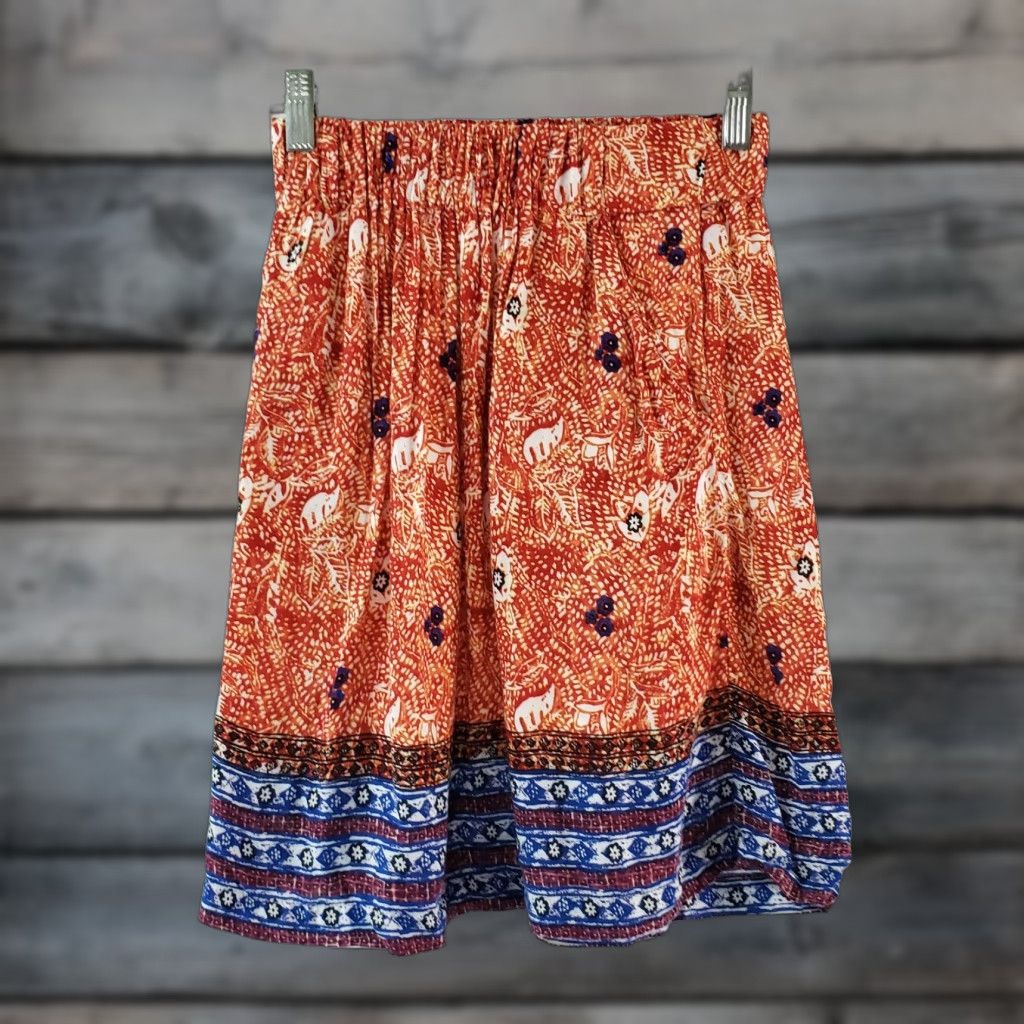 Vintage CAbi 784 Womens Bella Skirt XS Red Floral Pull On Rayon A-Line Short Skirt Womens XS Floral Retro style Size 26" / US 2 / IT 38 - 1 Thumbnail