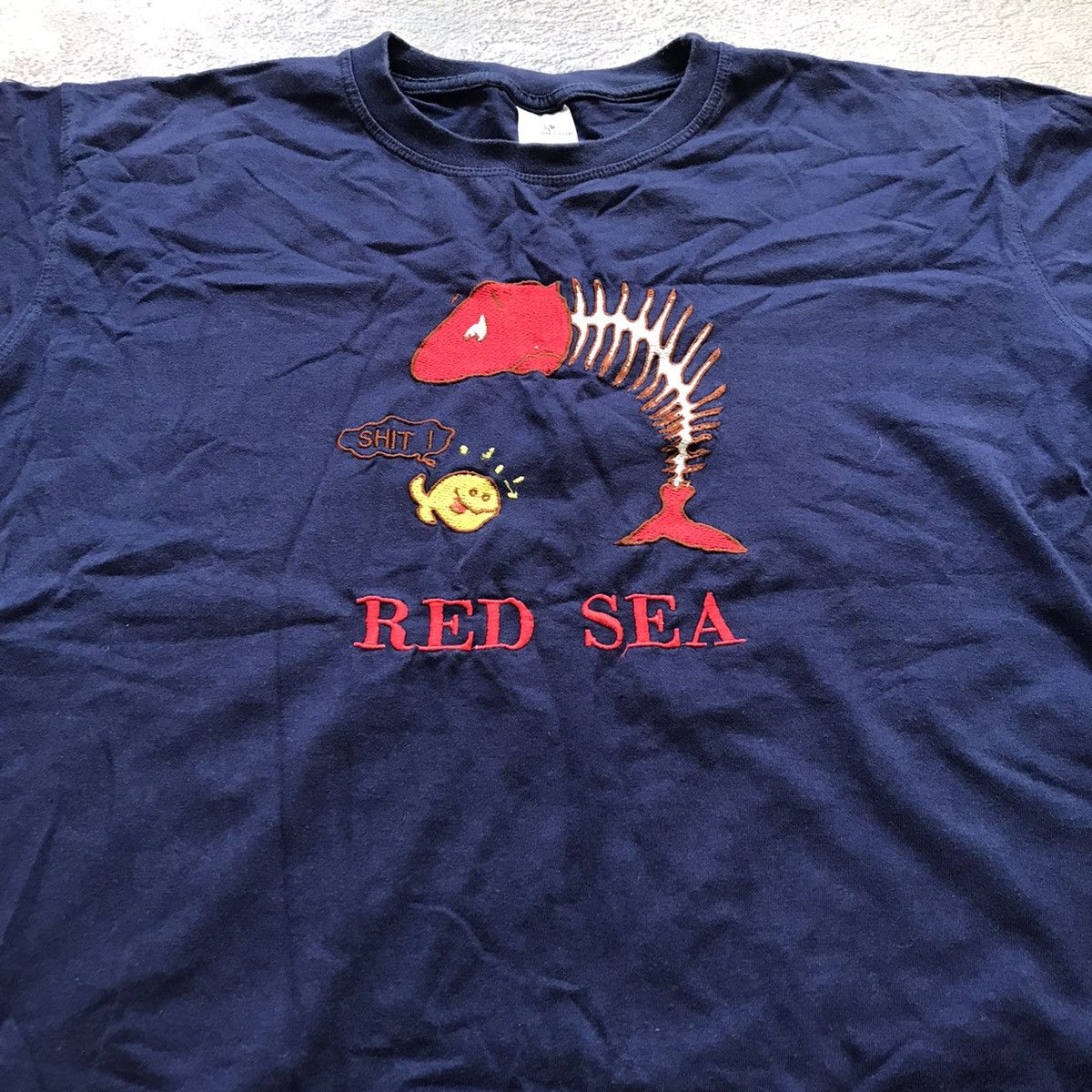 Vintage Vintage Y2K Red Sea Graphic Tee Funny Print Streetwear M Size US M / EU 48-50 / 2 - 3 Thumbnail