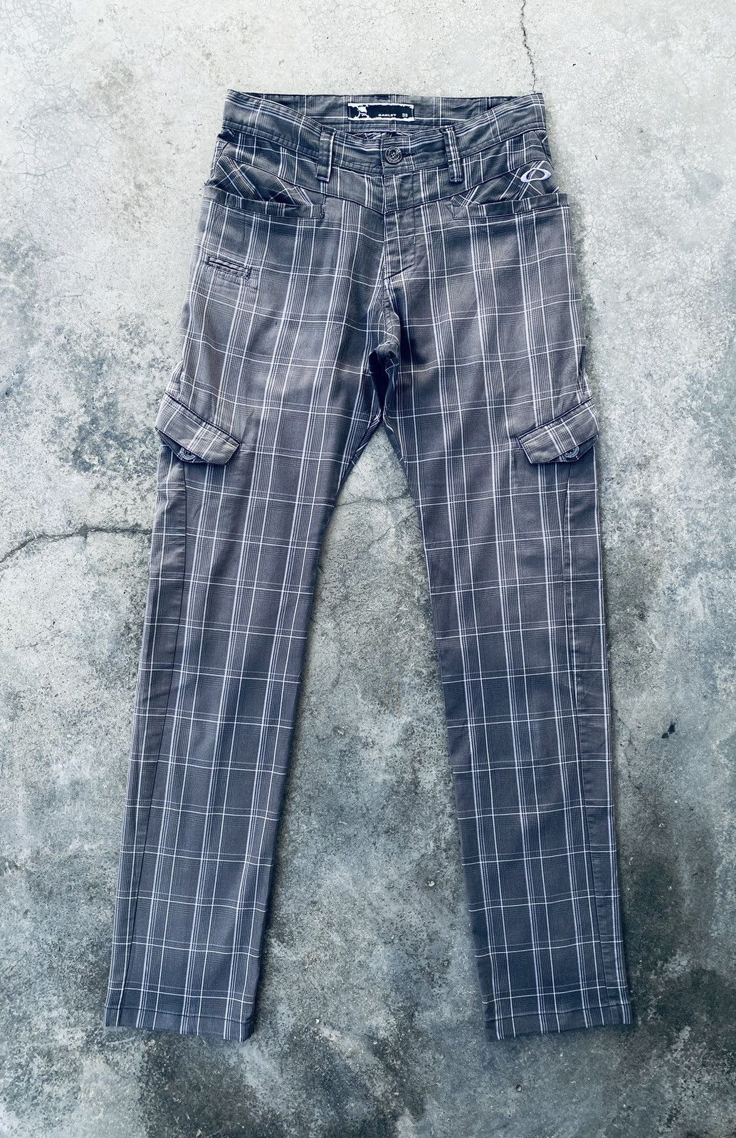 Oakley Vintage Oakley Plaid Cargo Pants Distressed Size 30" / US 8 / IT 44 - 1 Thumbnail