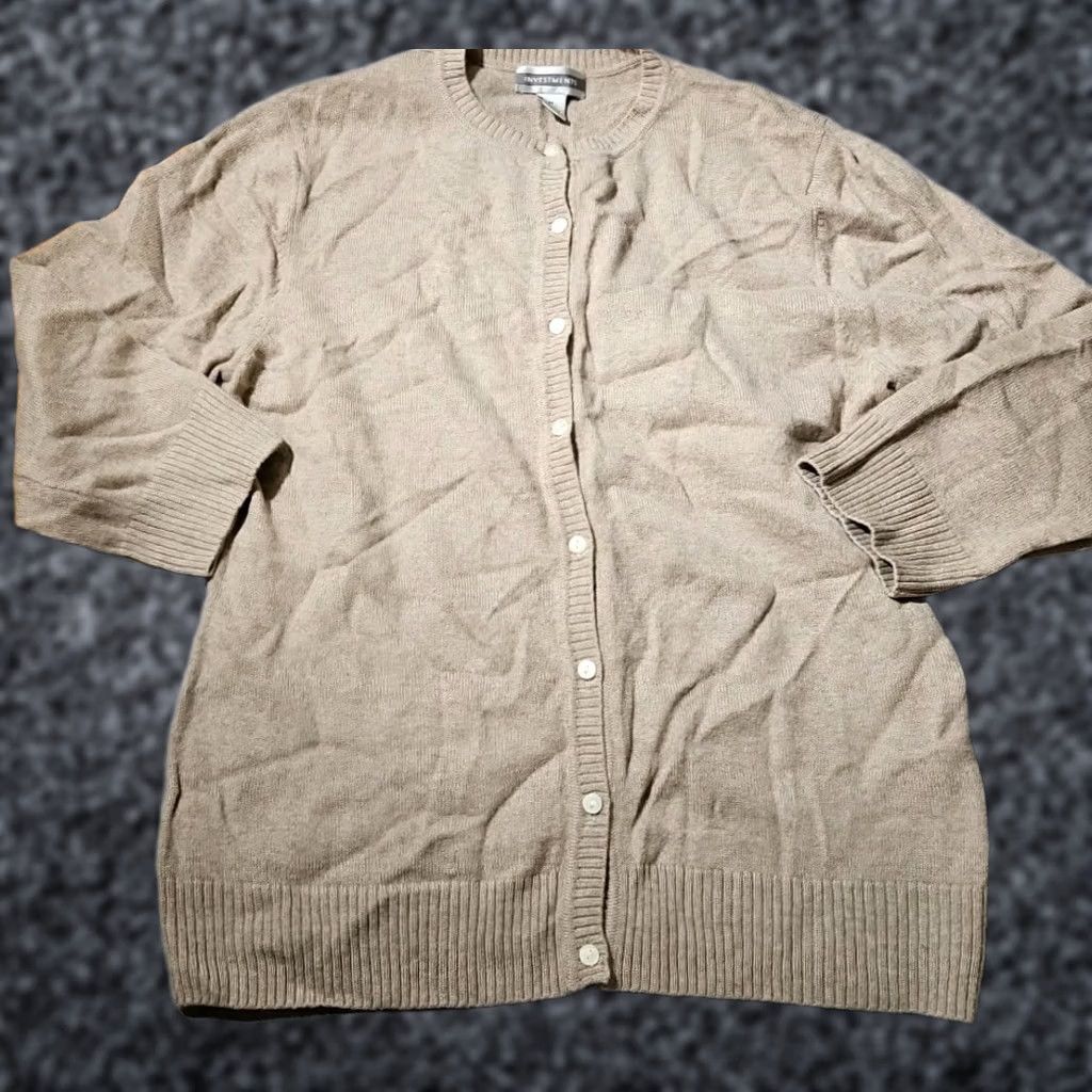 Vintage VINTAGE Investments Sweater Womens Medium Beige Cardigan Button Preppy Dainty Luxury Size M / US 6-8 / IT 42-44 - 1 Thumbnail