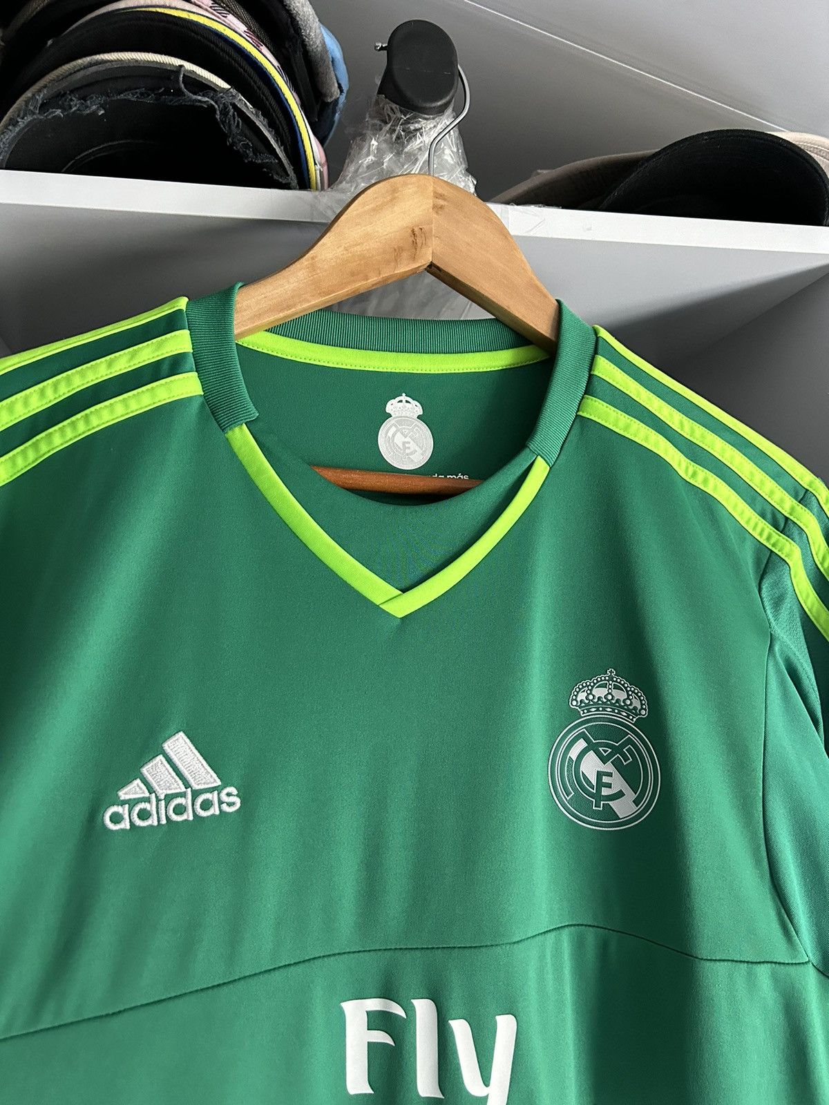 Adidas Real Madrid 2015/16 goalkeeper away adidas jersey Size US M / EU 48-50 / 2 - 4 Thumbnail