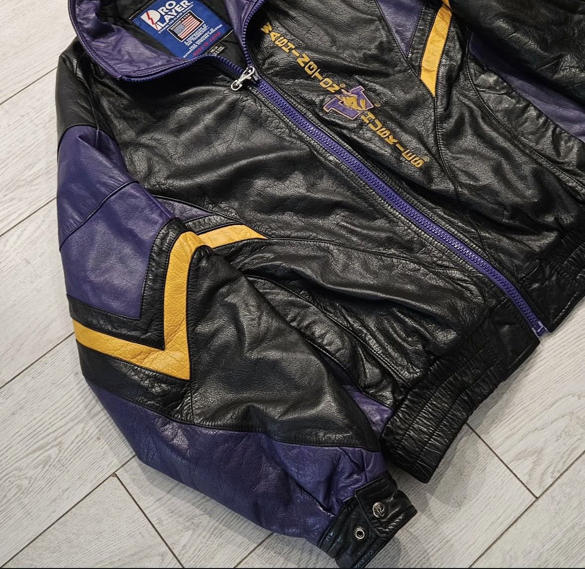 Pro Player WASHINGTON HUSKIES LEATHER JACKET Size US M / EU 48-50 / 2 - 7 Thumbnail