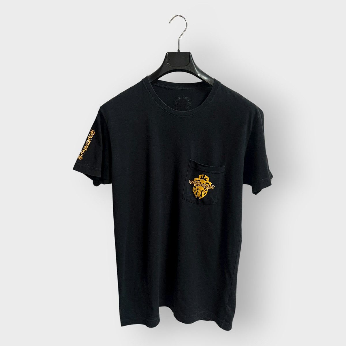Chrome Hearts 2010s Chrome Hearts Yellow Dagger Scripts Tee (L) Size US L / EU 52-54 / 3 - 1 Thumbnail