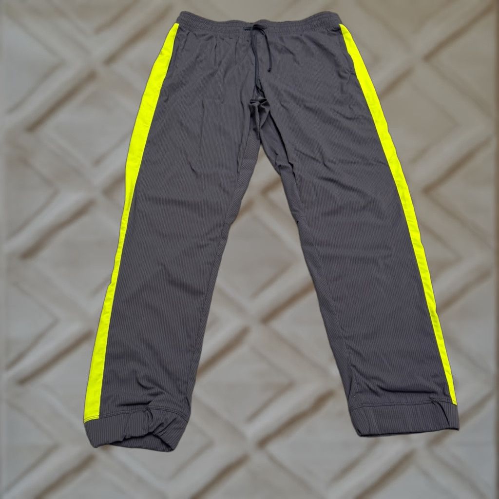 Fabletics VINTAGE Fabletics Men's Jogger Pants Activewear Tapered Fit Gray Yellow Elastic Waist Medium Size US 31 - 1 Thumbnail