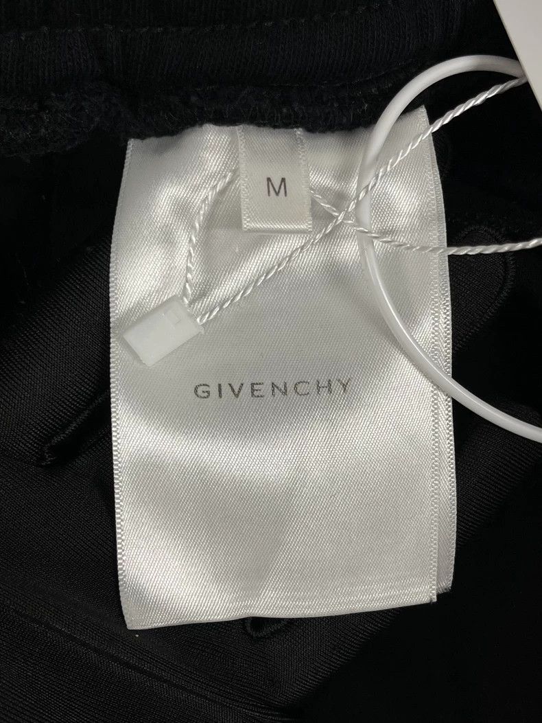 Givenchy Givenchy SizeM Black and White Embroidered Logo Casual Shor Size US 30 / EU 46 - 6 Thumbnail
