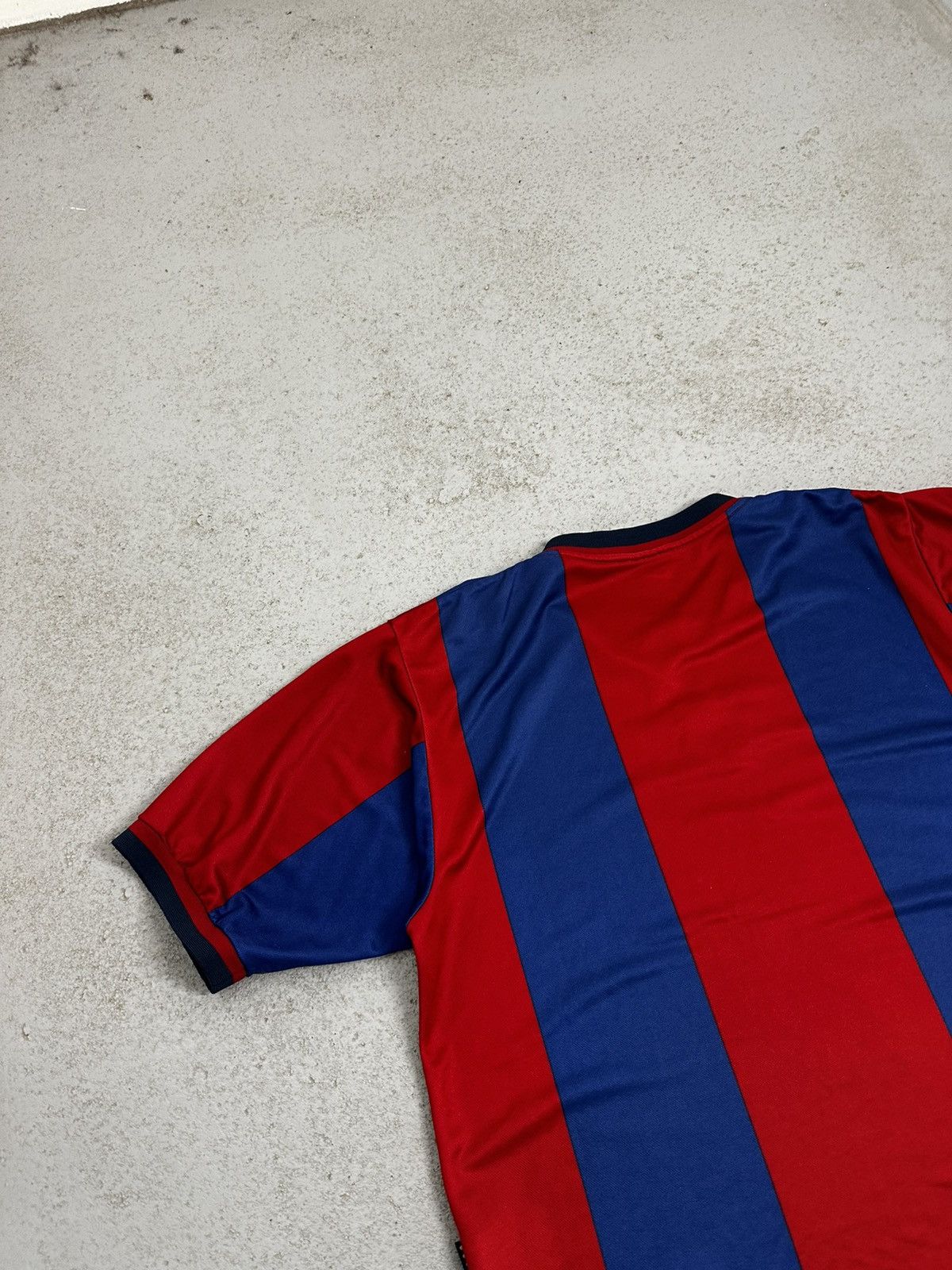 Nike Barcelona 1998/99 Nike Home Jersey Size US XL / EU 56 / 4 - 12 Thumbnail