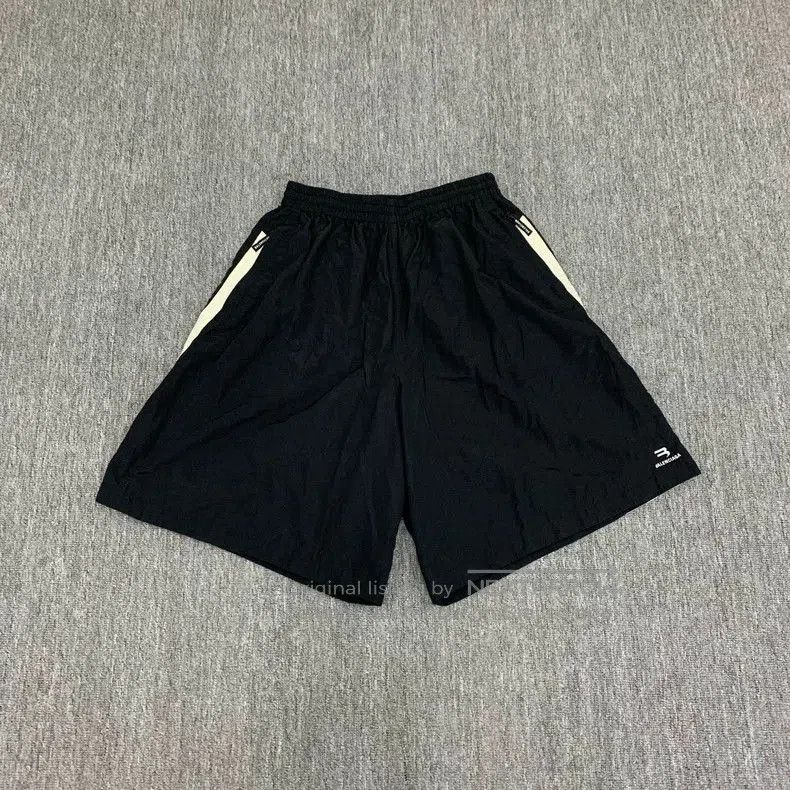 Balenciaga Balenciaga Black Side Stripe Shorts. Size US 30 / EU 46 - 1 Thumbnail