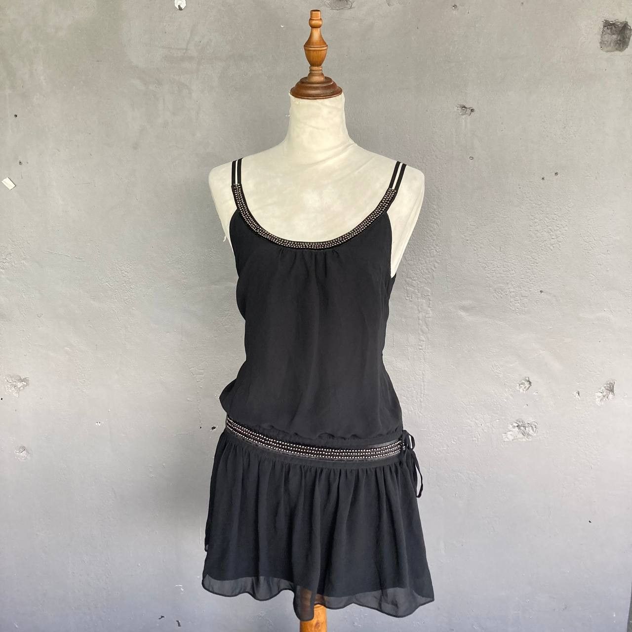 Guess Guess LA Beaded Drop Waist Dress Size M / US 6-8 / IT 42-44 - 1 Thumbnail
