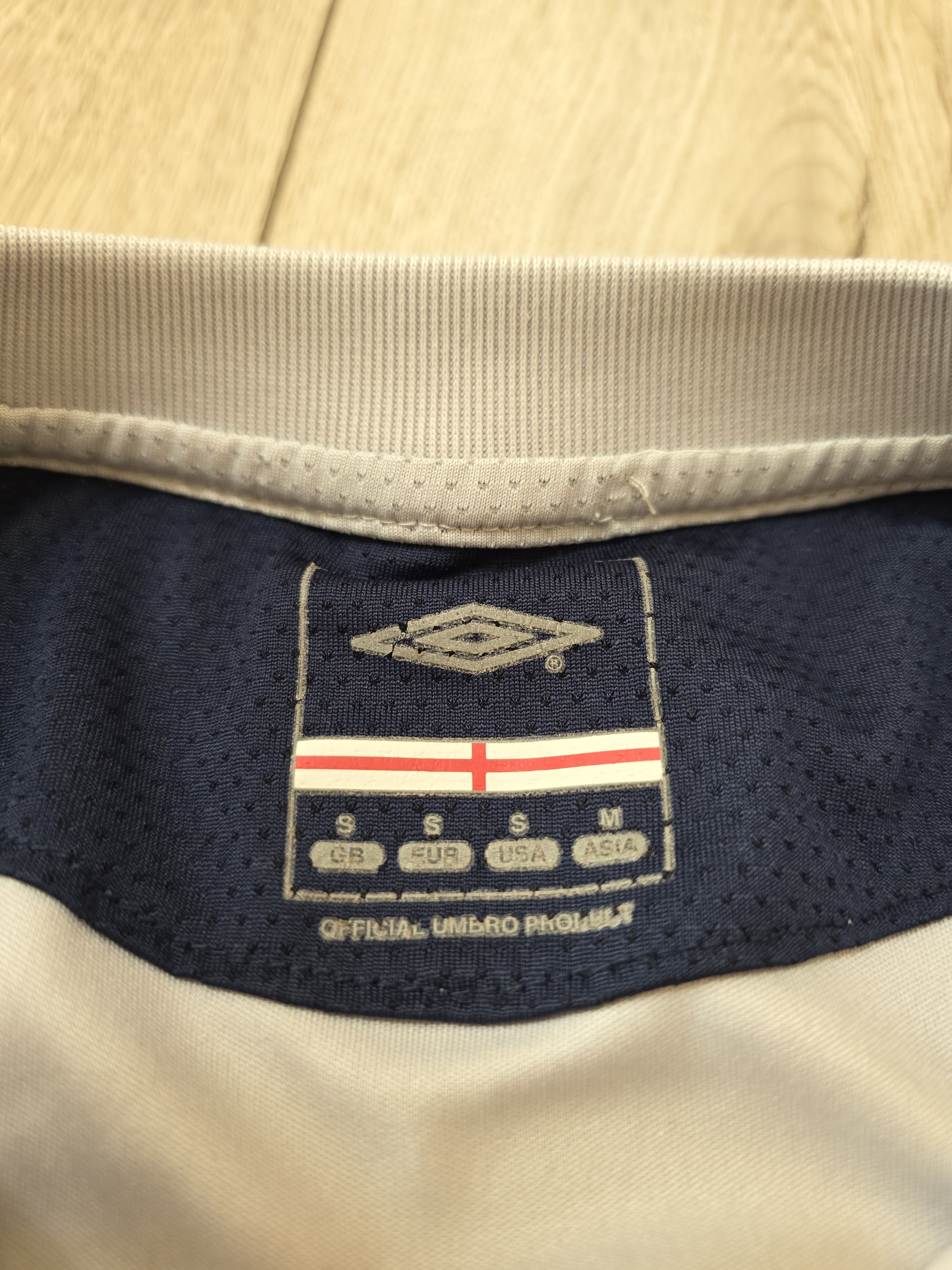 Umbro ENGLAND TRAINING FOOTBALL SHIRT SOCCER JERSEY Size US S / EU 44-46 / 1 - 6 Thumbnail