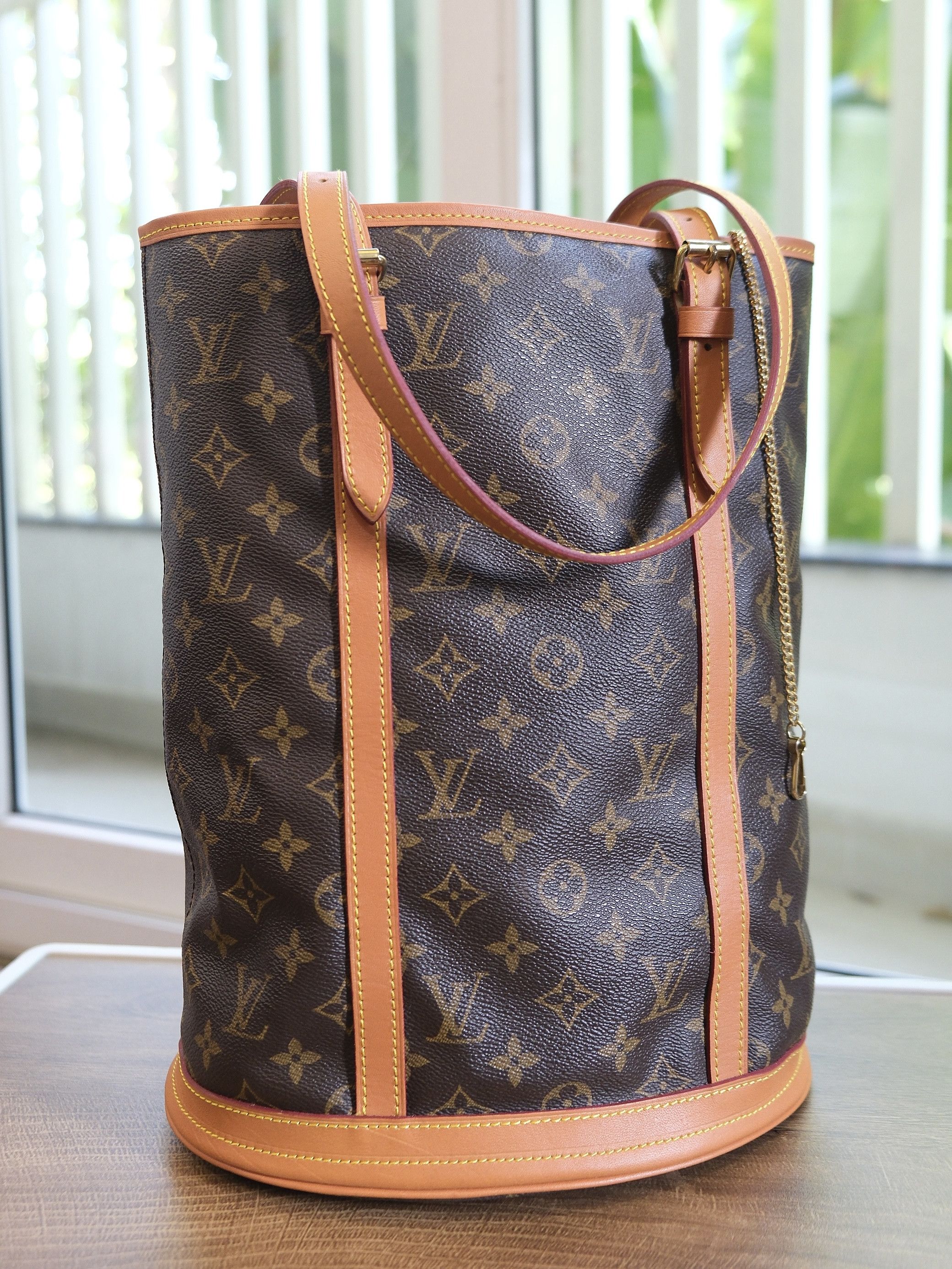 Louis Vuitton Louis Vuitton Monogram Bucket Bag Size ONE SIZE - 1 Thumbnail