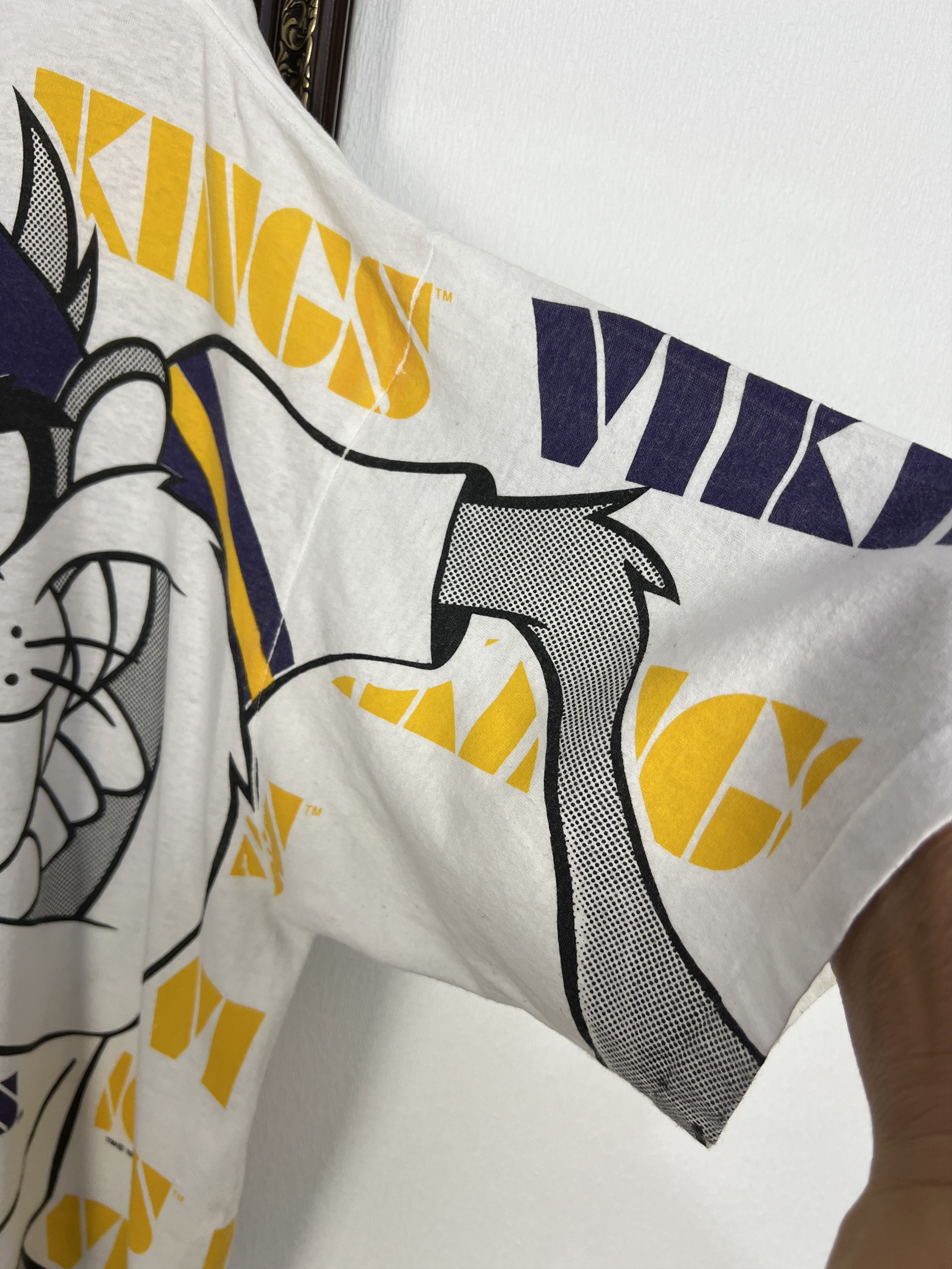 Vintage Vintage RARE Minnesota Vikings Taz All Over Print NFL Shirt Size US XXL / EU 58 / 5 - 8 Thumbnail