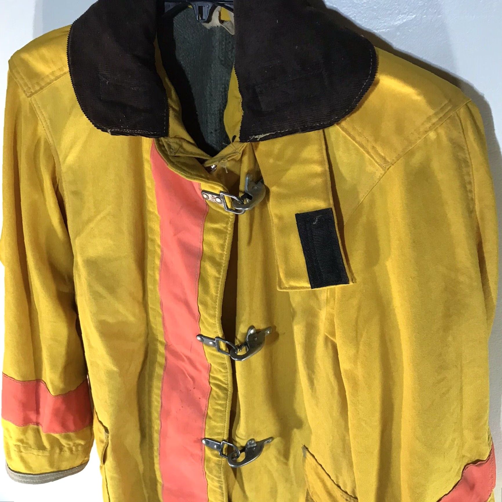 Body Glove VINTAGE Body Glove Fireman’s Jacket Mens Size L Yellow Workwear USA Size US L / EU 52-54 / 3 - 2 Thumbnail
