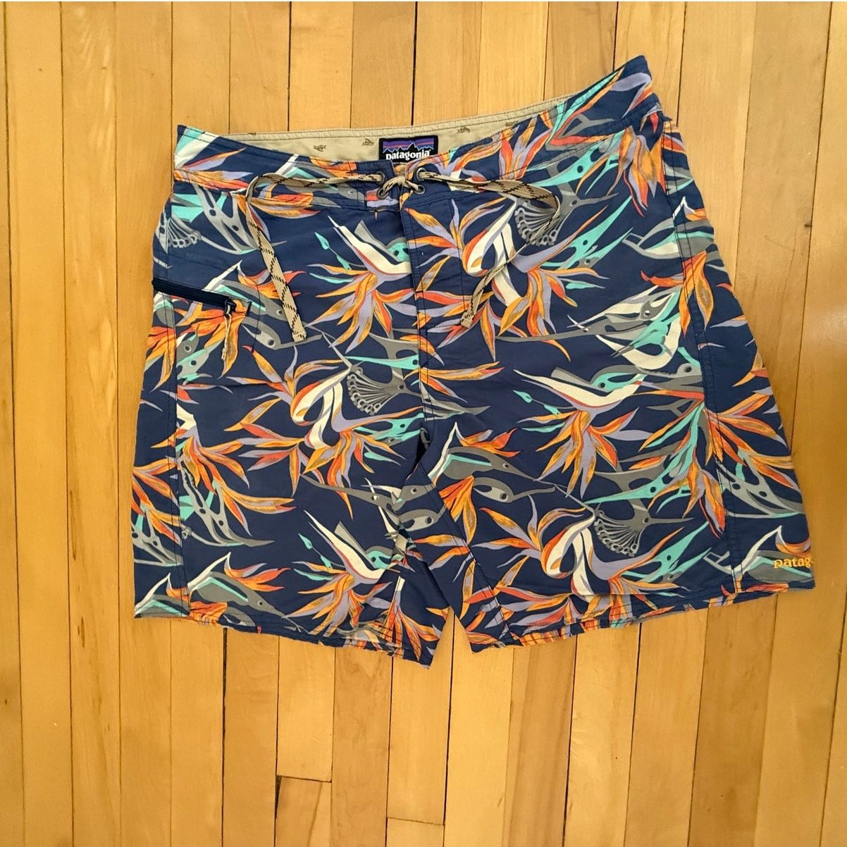 Patagonia Patagonia Printed Wavefarer Board Shorts- 34 - Blue Orange Size US 34 / EU 50 - 1 Thumbnail