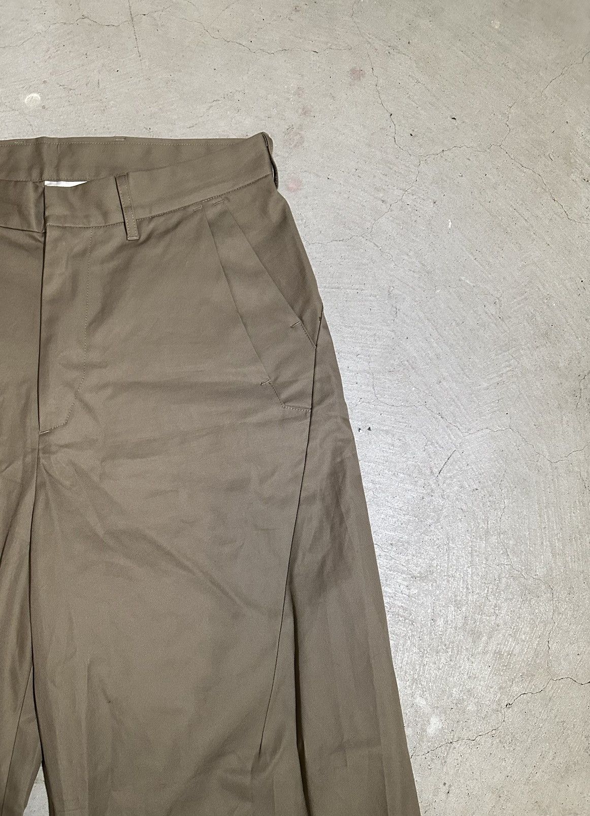 Vuja De Vuja De Isaac Tech chino pants tan Size US 32 / EU 48 - 2 Thumbnail