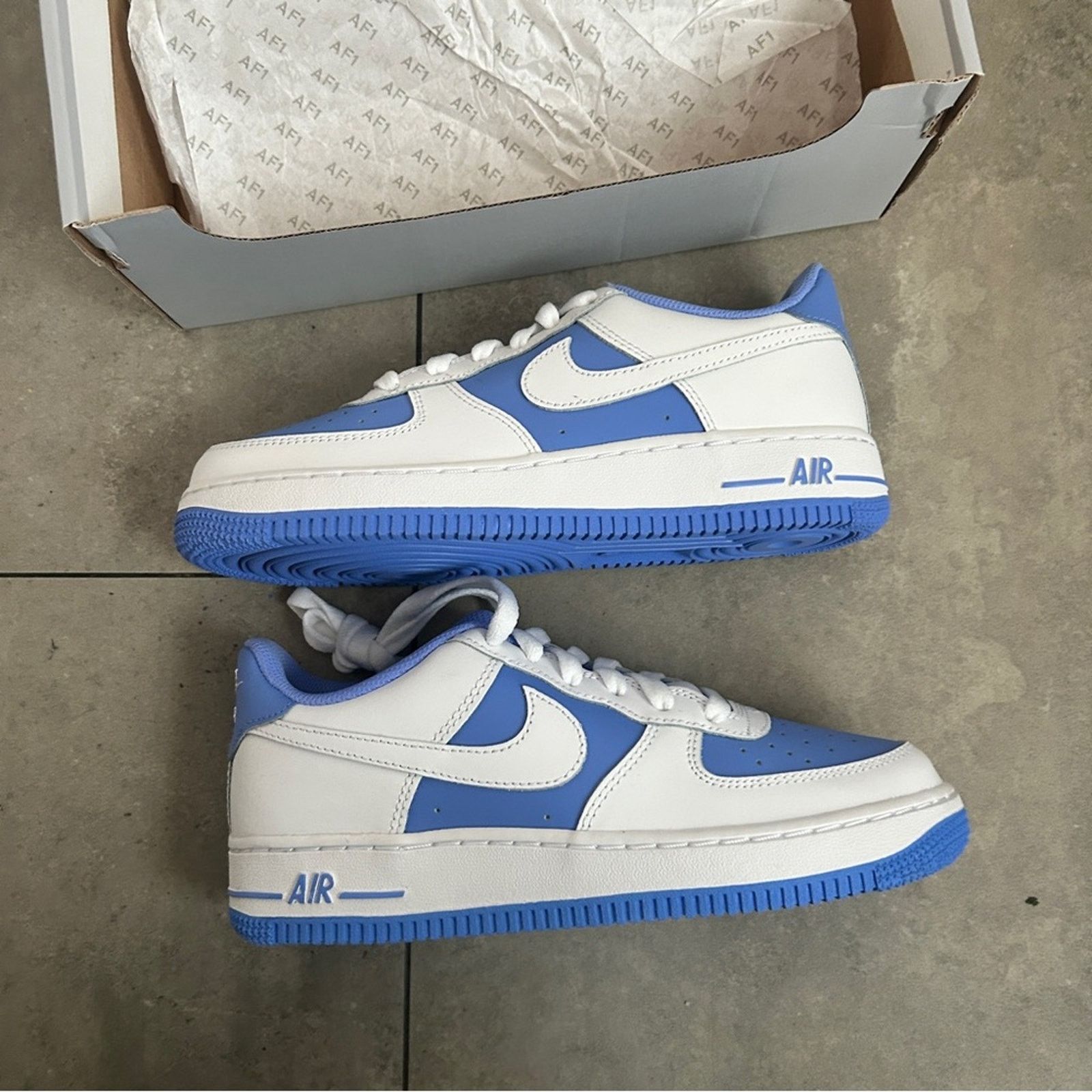 Nike NEW Nike Air Force 1 Low white light blue GS 5.5 youth 7 W Size US 7 / IT 37 - 1 Thumbnail