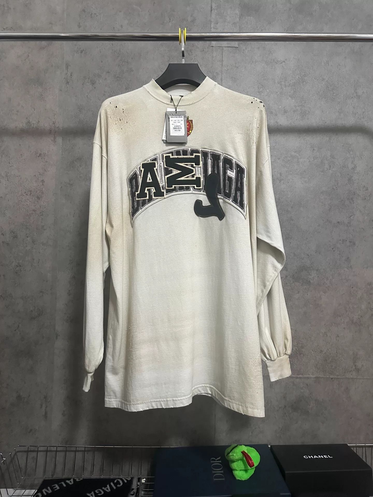 Balenciaga Balenciaga x Manchester United Distressed Hoodie Size US S / EU 44-46 / 1 - 1 Thumbnail