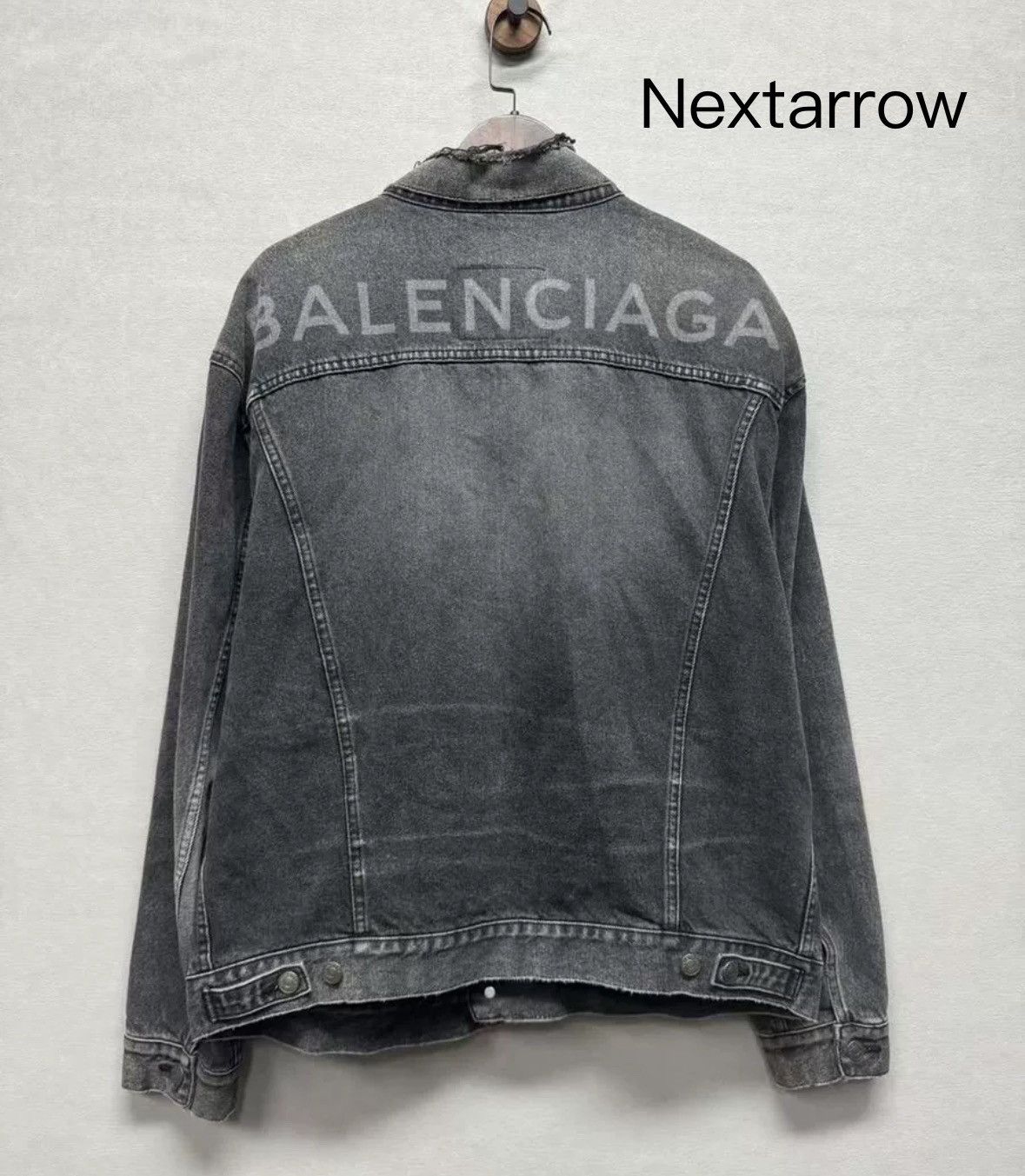 Balenciaga Balenciaga back logo denim jacket2412-Nextarrow Size US S / EU 44-46 / 1 - 2 Thumbnail