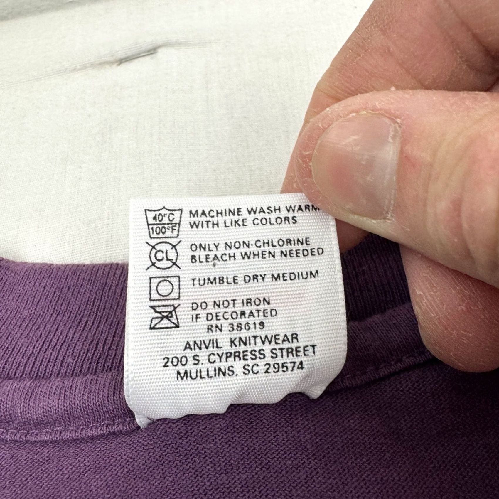 Anvil VINTAGE Anvil T-Shirt Shirt Adult Large Purple 90s USA Mardi Gras 1997 Art Party Mens Size US L / EU 52-54 / 3 - 6 Thumbnail