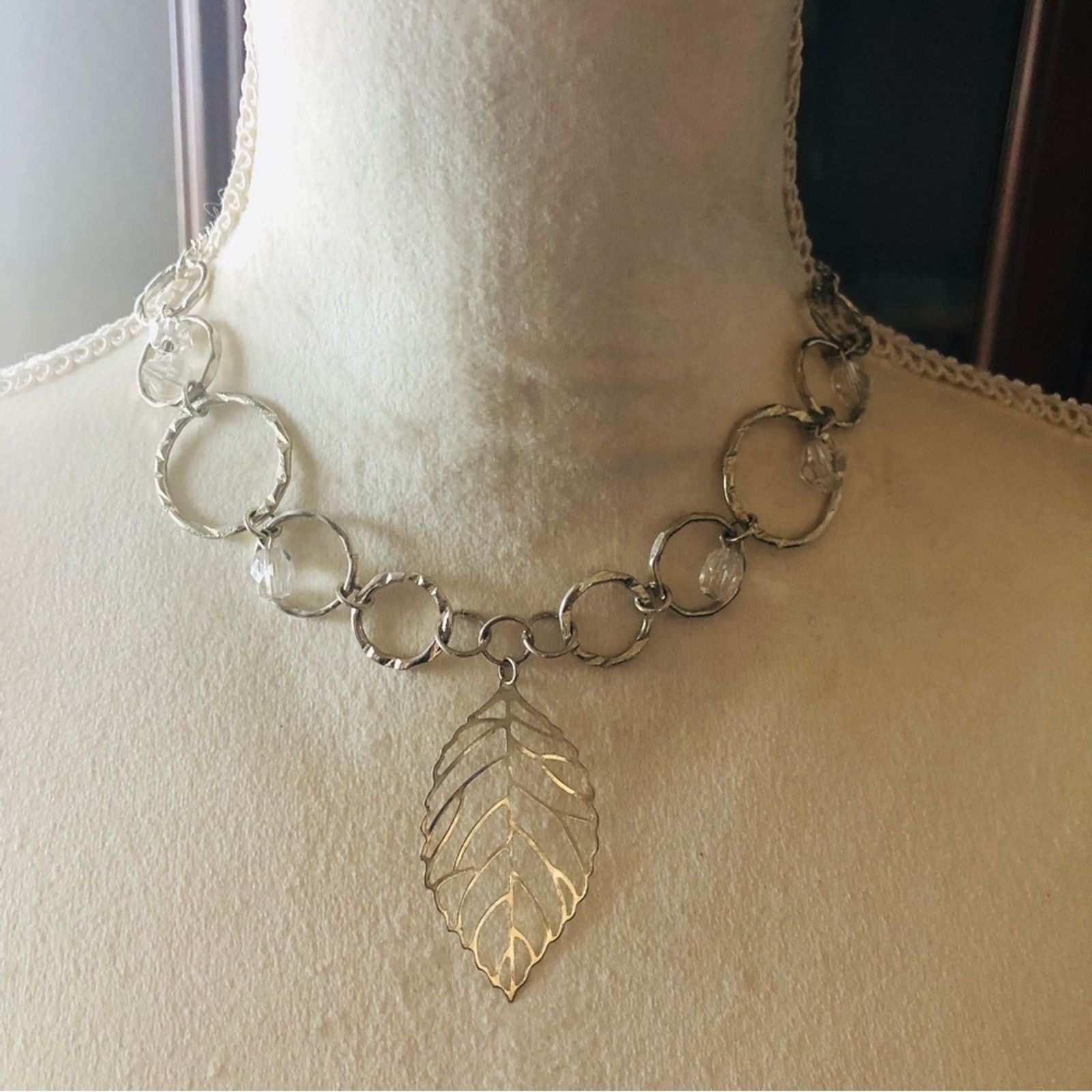 Jewelry Silver graduated hammered ring leaf pendant chain necklace Size ONE SIZE - 2 Thumbnail