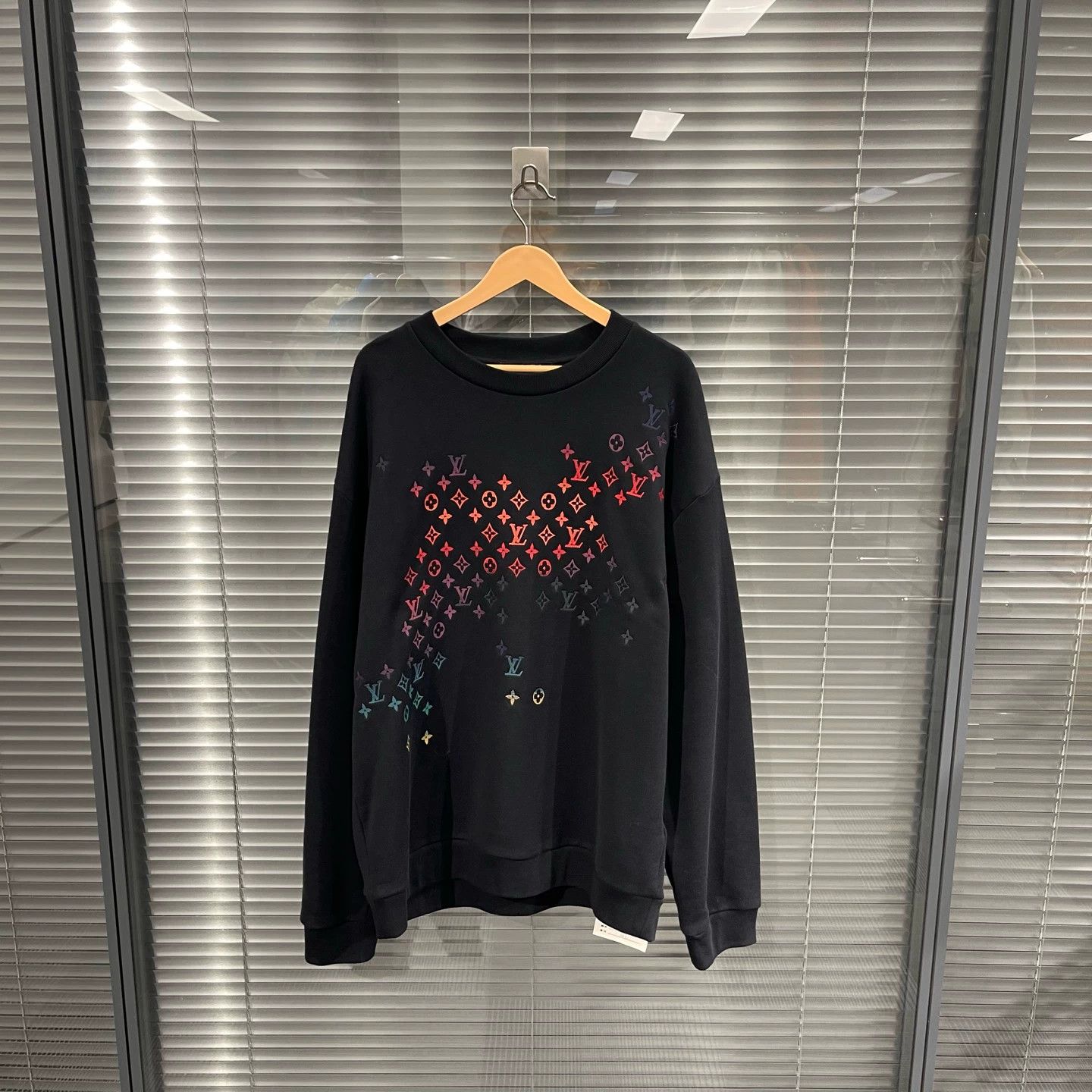 Louis Vuitton LV 24ss Vibrant Gradient Monogram 4L Sweatshirt Size US XXL / EU 58 / 5 - 1 Thumbnail