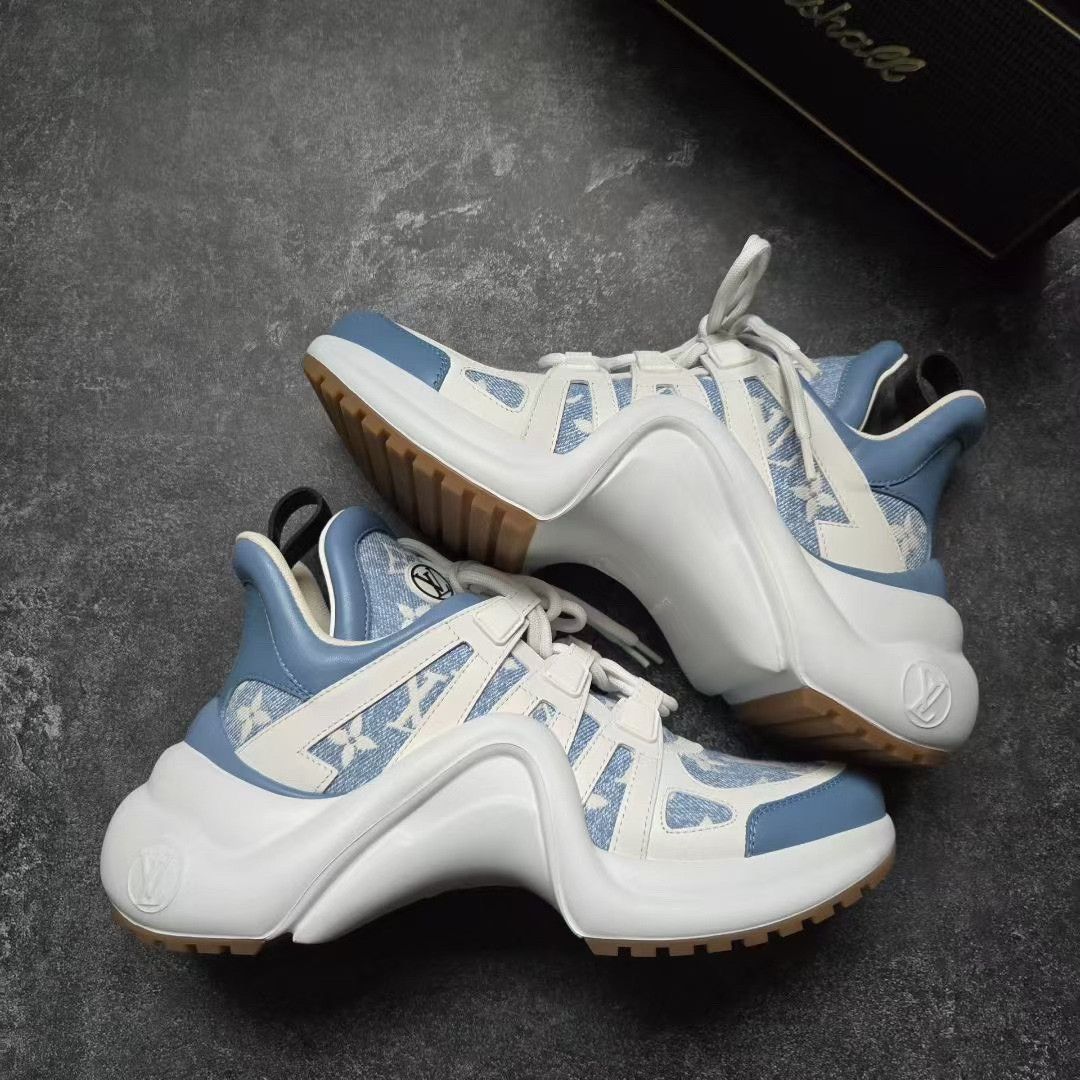 Louis Vuitton Louis Vuitton Blue Lowtop Sneakers 37 Women Size US 6.5 / IT 36.5 - 1 Thumbnail