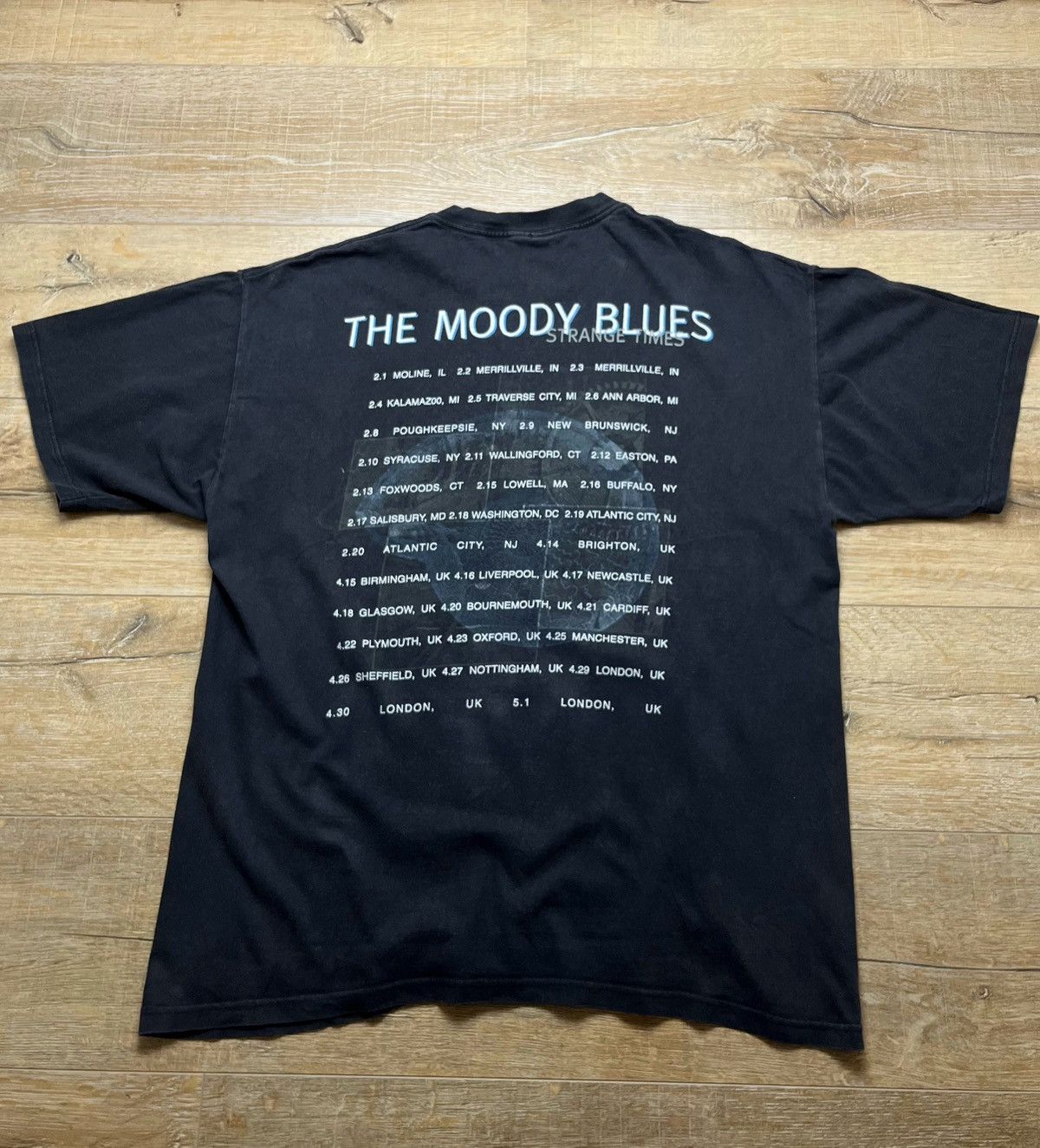 Band Tees VINTAGE GIANT THE MOODY BLUES 1990 T-SHIRT Size US XL / EU 56 / 4 - 10 Thumbnail