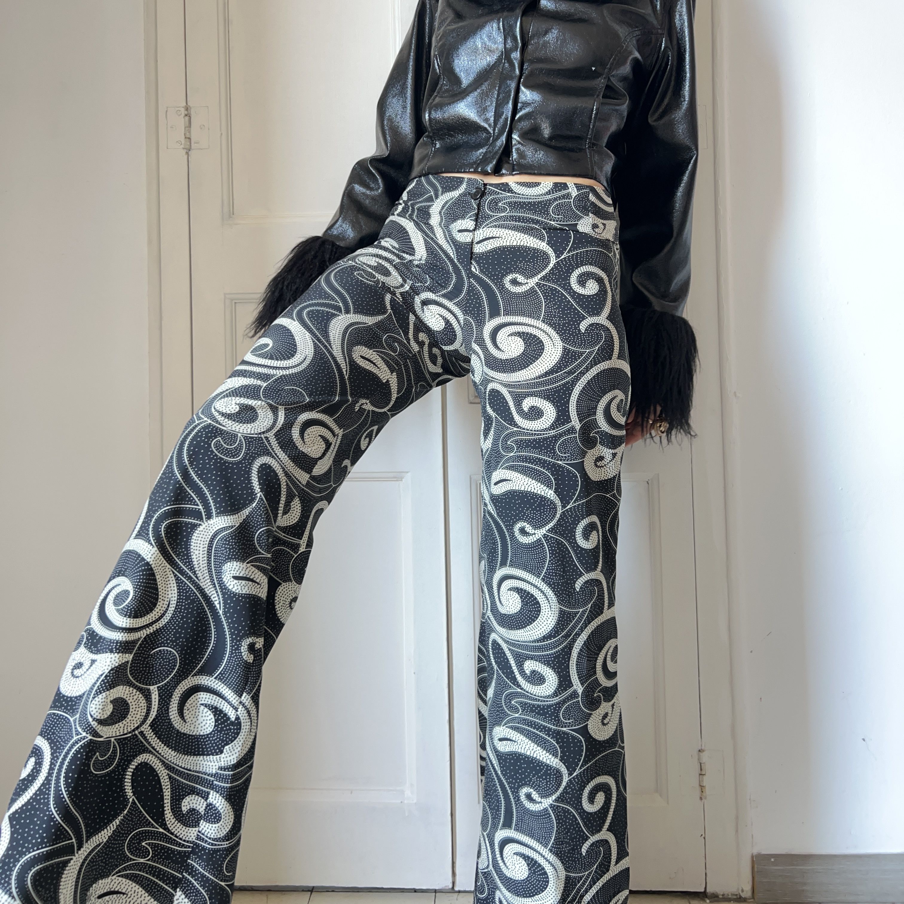 Vintage Vintage Y2k Monochrome Swirl Wide Leg Pants Size 27" / US 4 / IT 40 - 8 Thumbnail