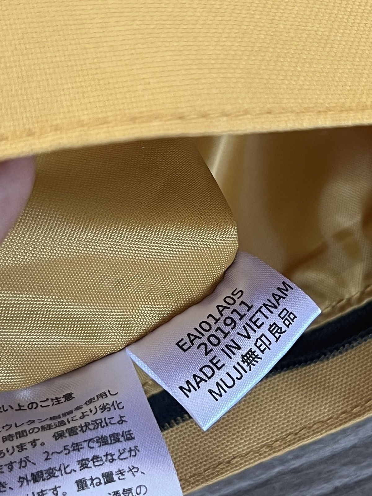 Designer × Japanese Brand ‼️Archival New With Tags Sacoche Muji Waterproof Cross Bag‼️ Size ONE SIZE - 11 Thumbnail