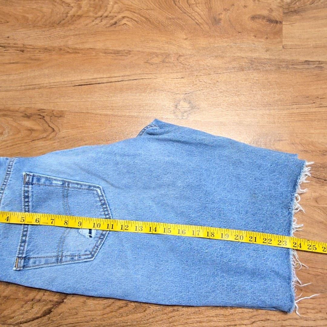 Levi's Levi's Distressed Denim Shorts Ripped Light Wash Blue 34 Size US 34 / EU 50 - 13 Thumbnail