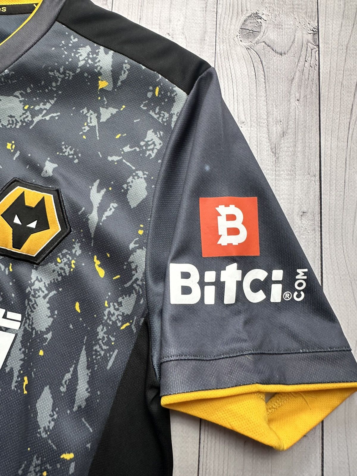 Other Wolverhampton soccer jersey Castore rare size M grey away Size US M / EU 48-50 / 2 - 6 Thumbnail