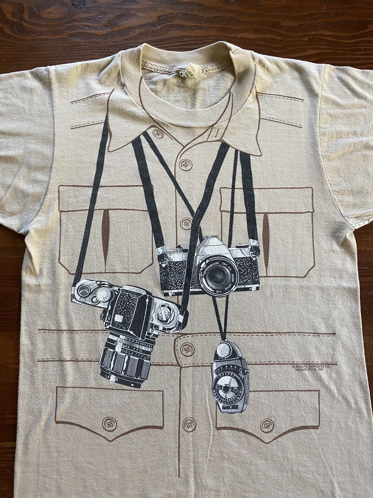 Vintage Vintage 1981 Genghiskhan Japan Camera Single Stitch Tee Size US XS / EU 42 / 0 - 1 Thumbnail
